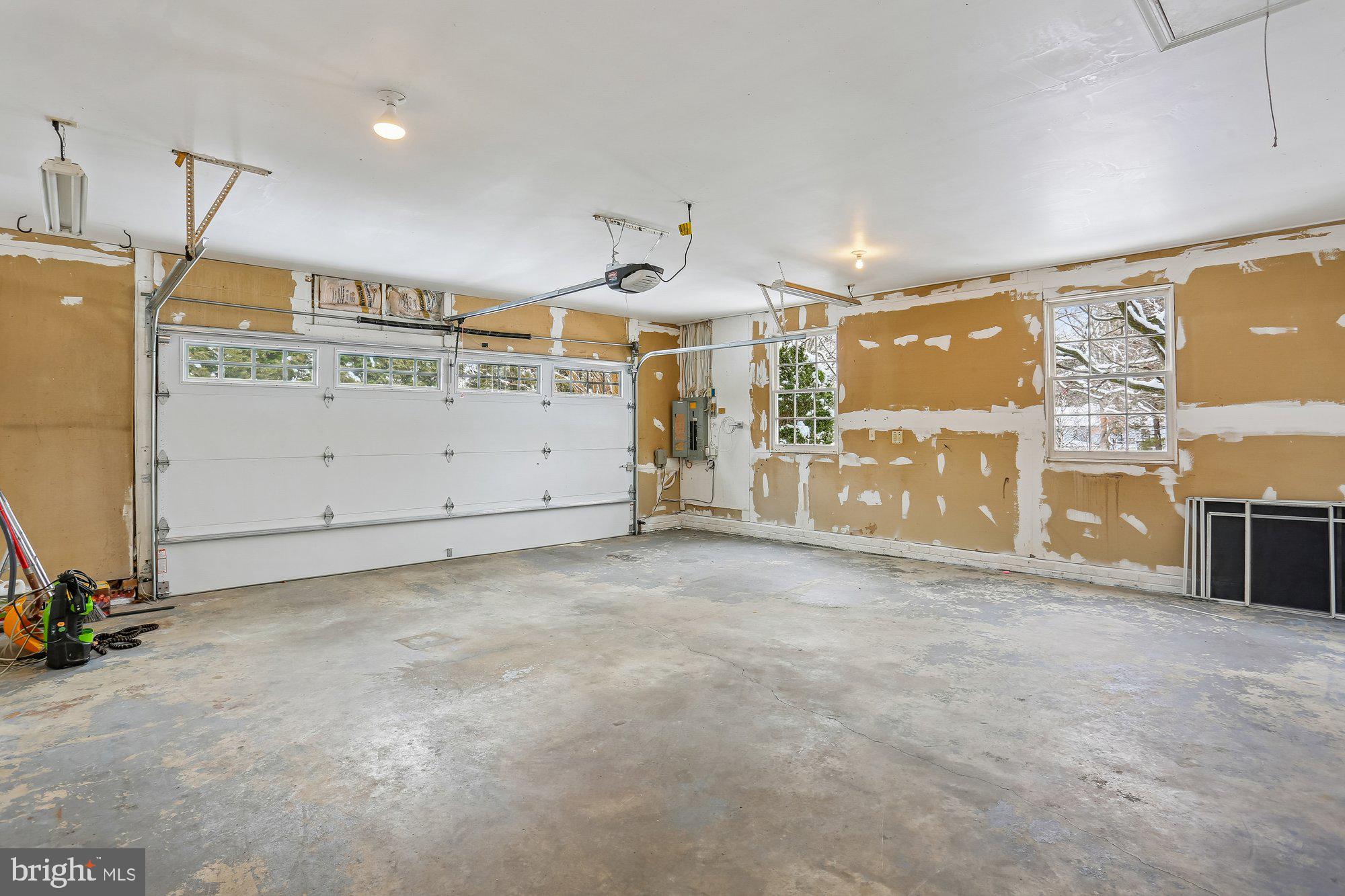 SPRING MEADOWS - Residential