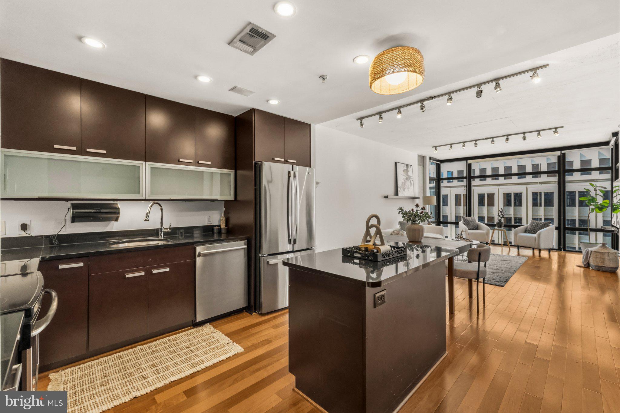 1010 MASSACHUSETTS AVENUE NW 1208