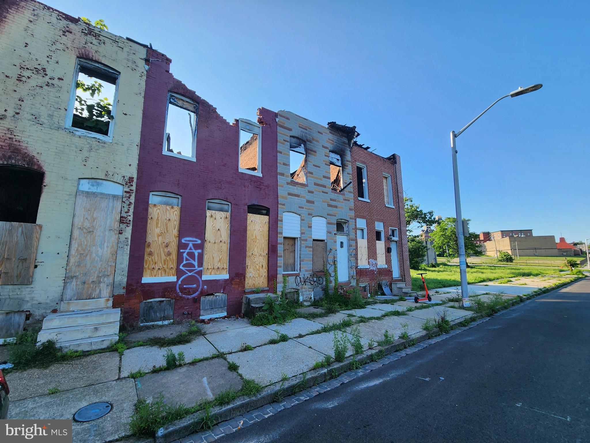 ONLINE AUCTION: Bidding begins 8/6/2025 @ 10:00 AM. Bidding ends 8/8/2025 @ 12:10 PM. List Price is Suggested Opening Bid. Deposit: $5,000.
This 2-story townhome is situated in the Broadway East area and is just blocks away from Clifton Park and Clifton Park Golf Course. The property is also in close proximity to multiple shopping destinations at Belair-Edison Crossing and Erdman Shopping Center. The property is currently vacant and is a shell requiring complete renovation.