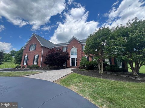 Photo of 40890 Beechnut Road, LEESBURG, VA 20175 (MLS # VALO2124874)