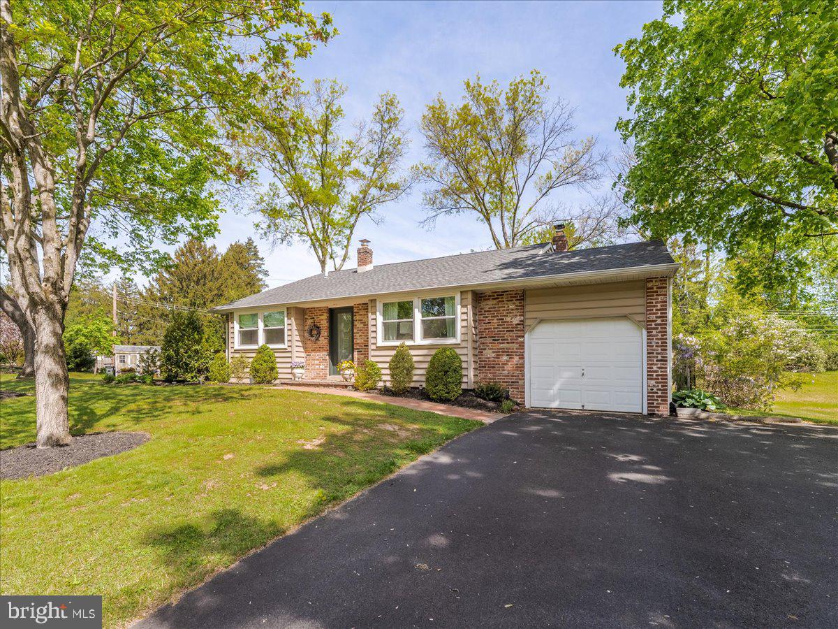 2737 LANTERN LANE