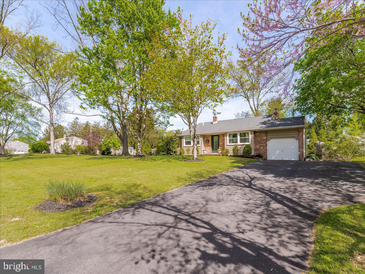 2737 LANTERN LANE