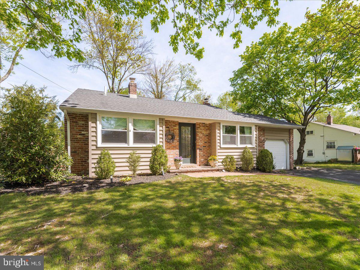 2737 LANTERN LANE