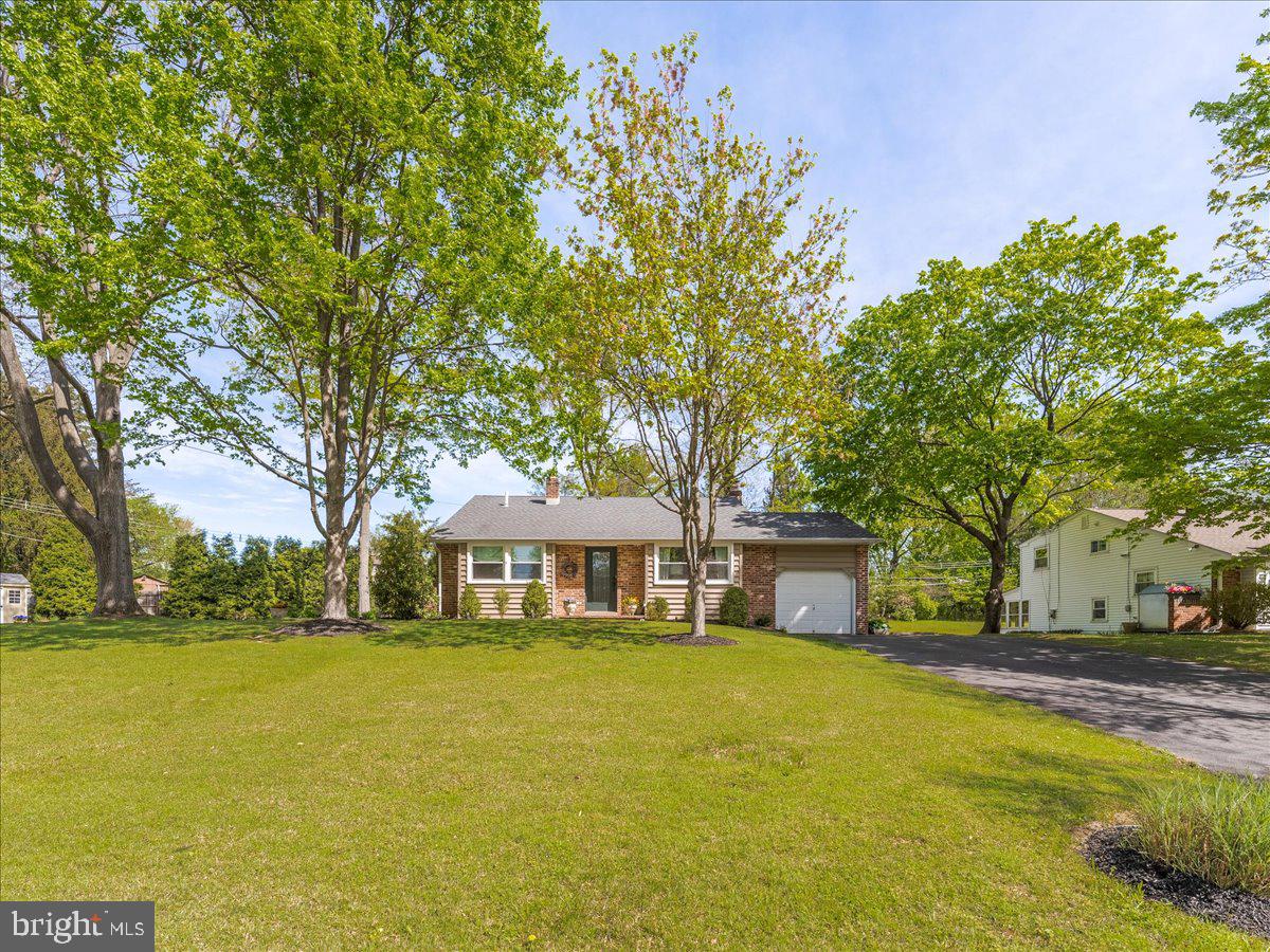 2737 LANTERN LANE