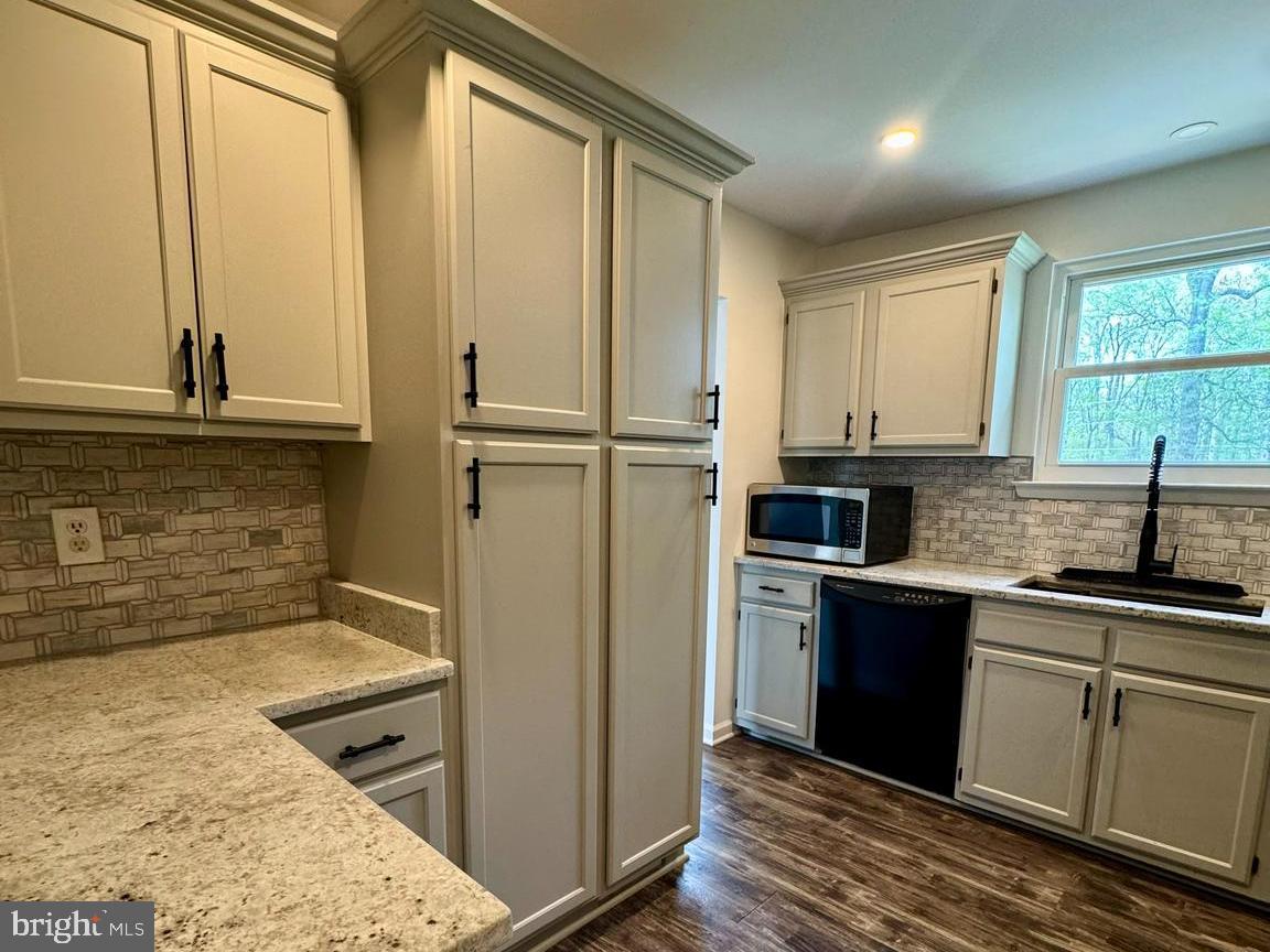 ACCO PARK - Residential Lease