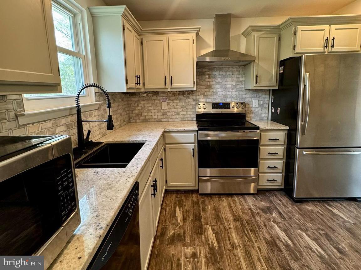 ACCO PARK - Residential Lease