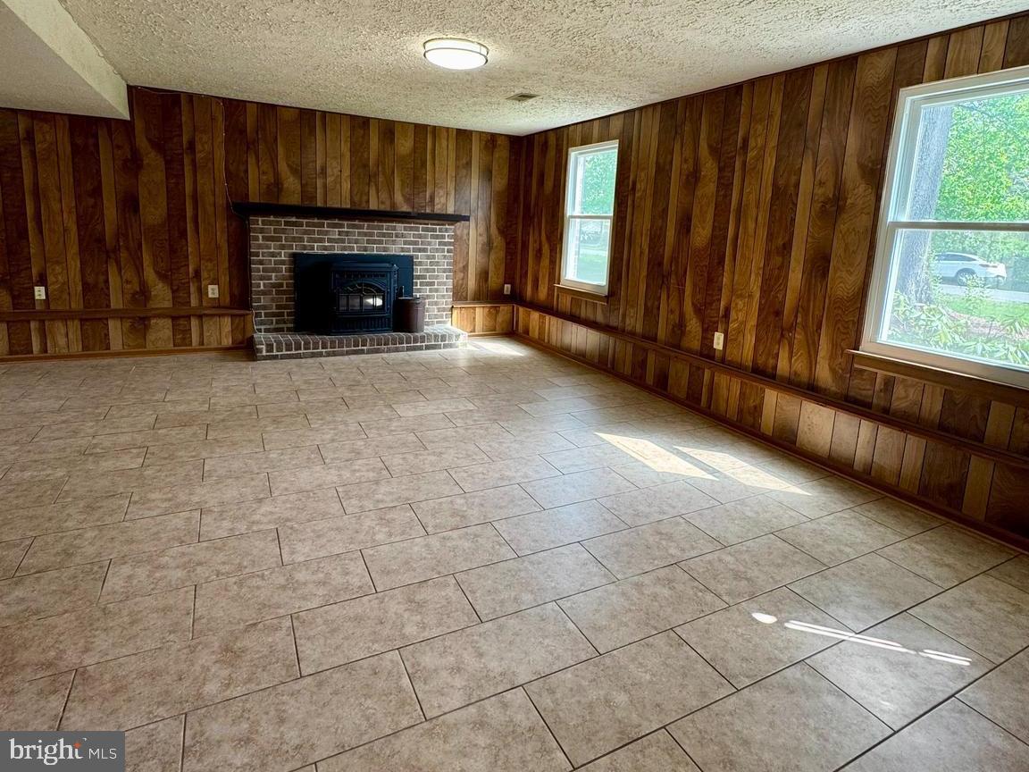 ACCO PARK - Residential Lease