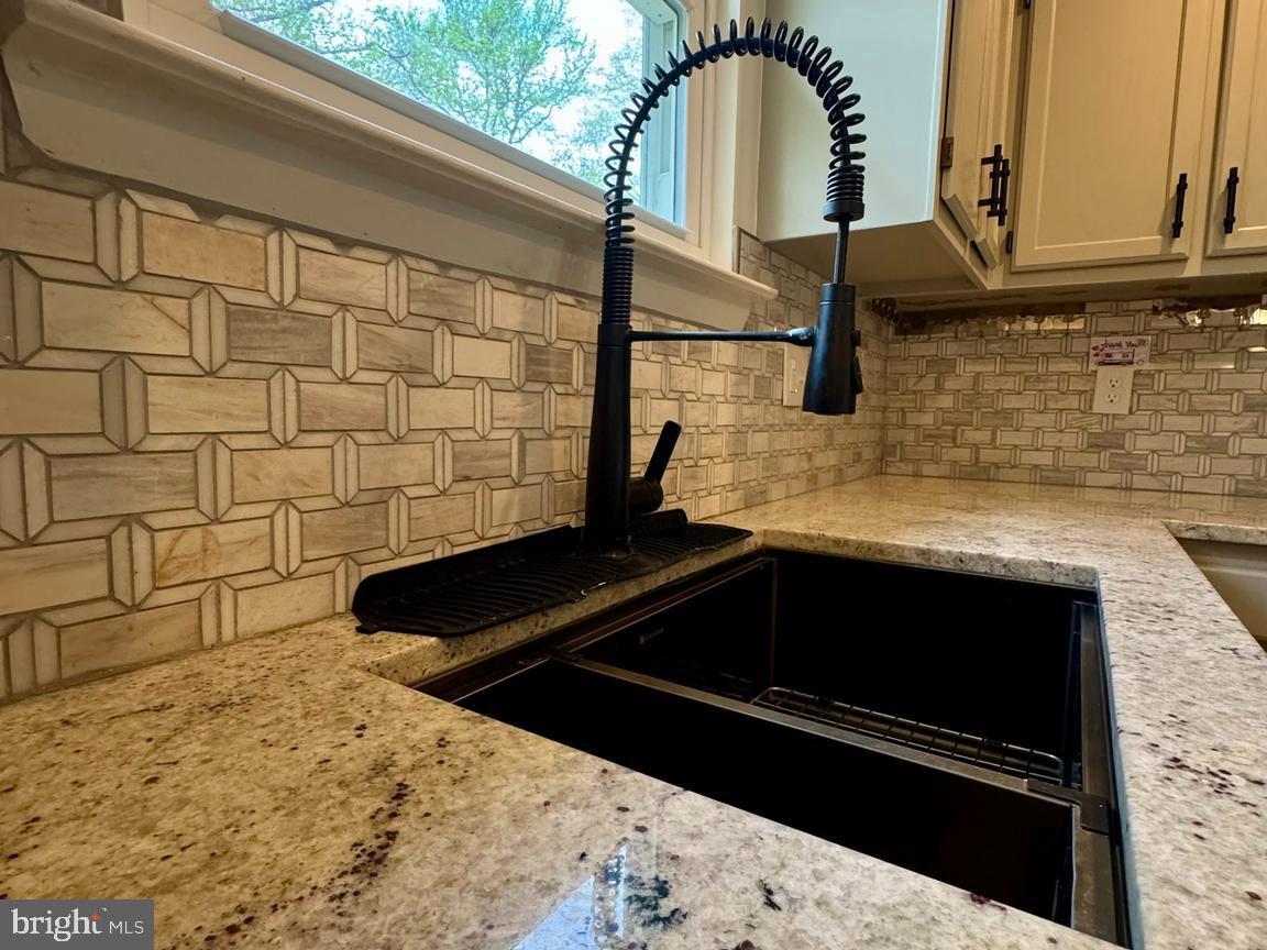 ACCO PARK - Residential Lease