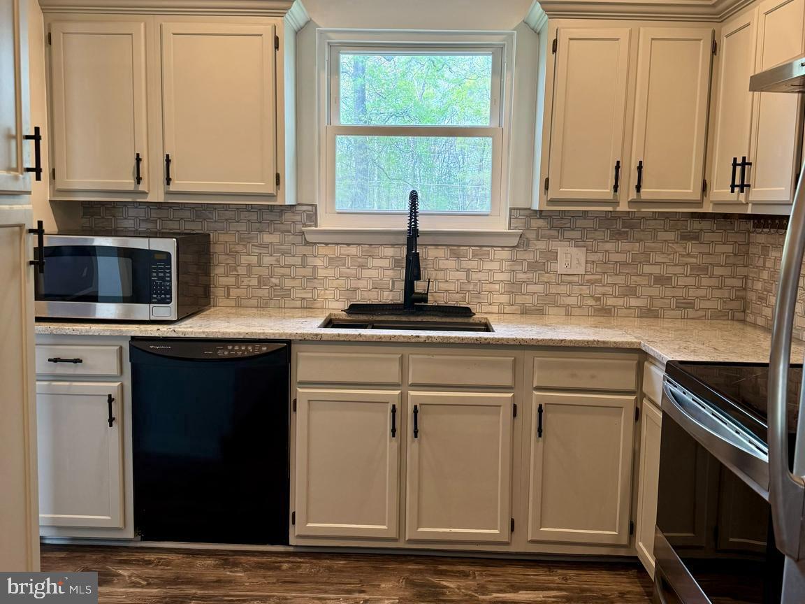 ACCO PARK - Residential Lease