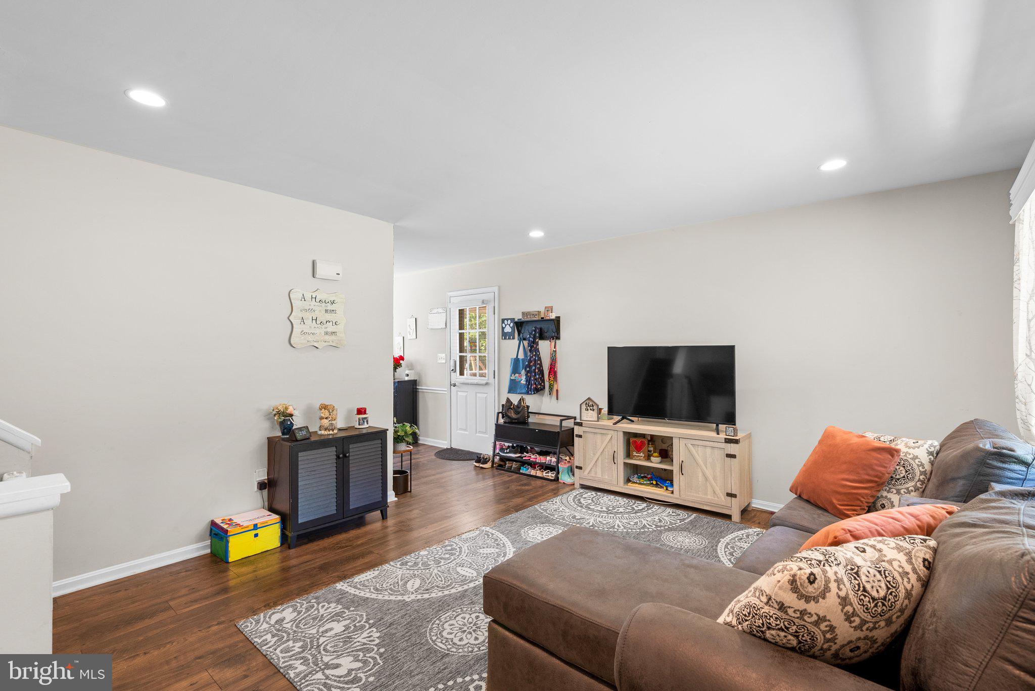 ENGLANDTOWNE - Residential