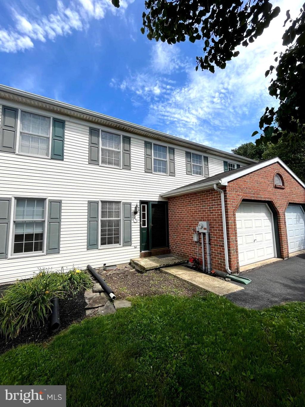 Photo of 441 CROSSWINDS DR, LITITZ, PA 17543 (MLS # PALA2037196)