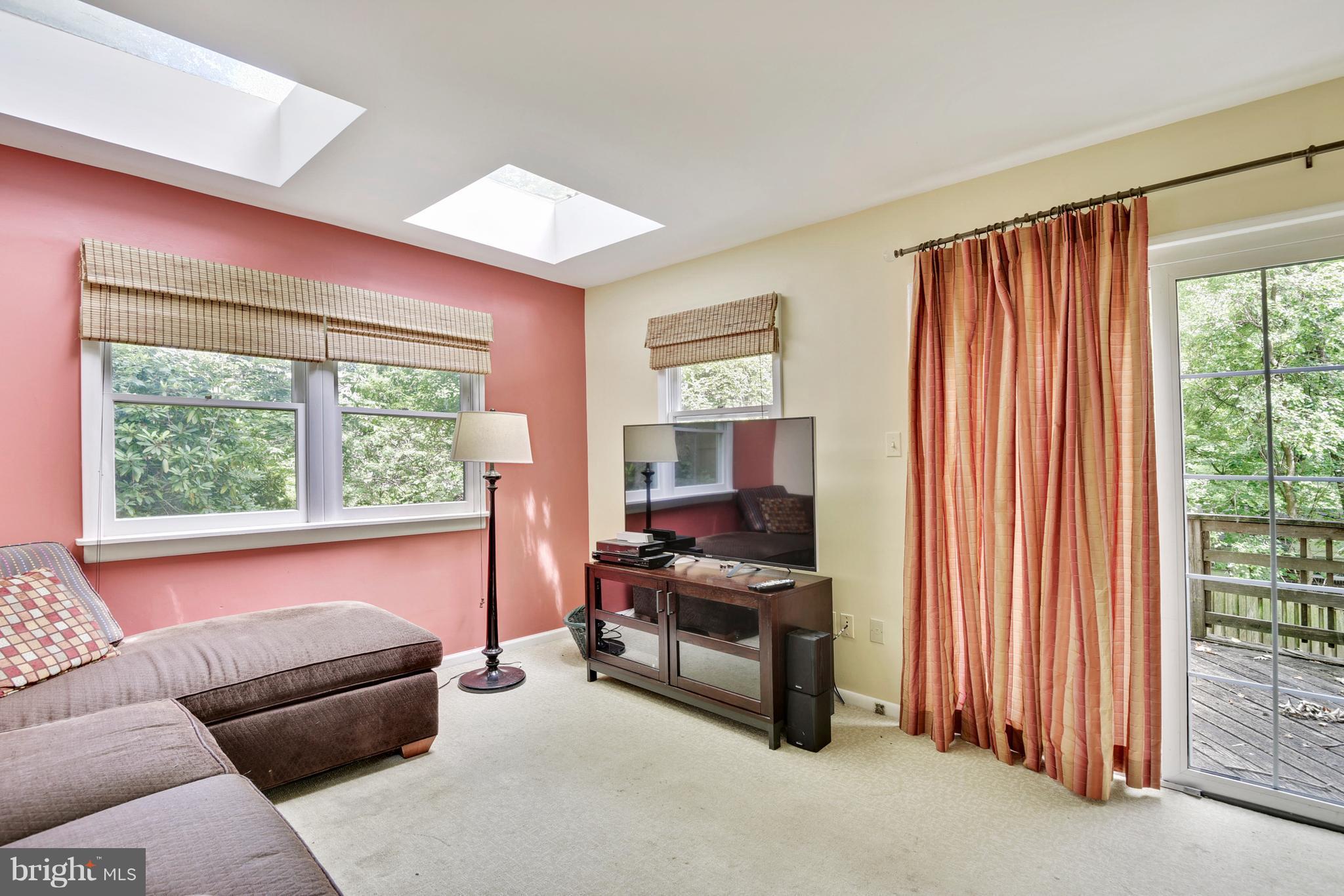 SEVEN OAKS - Residential