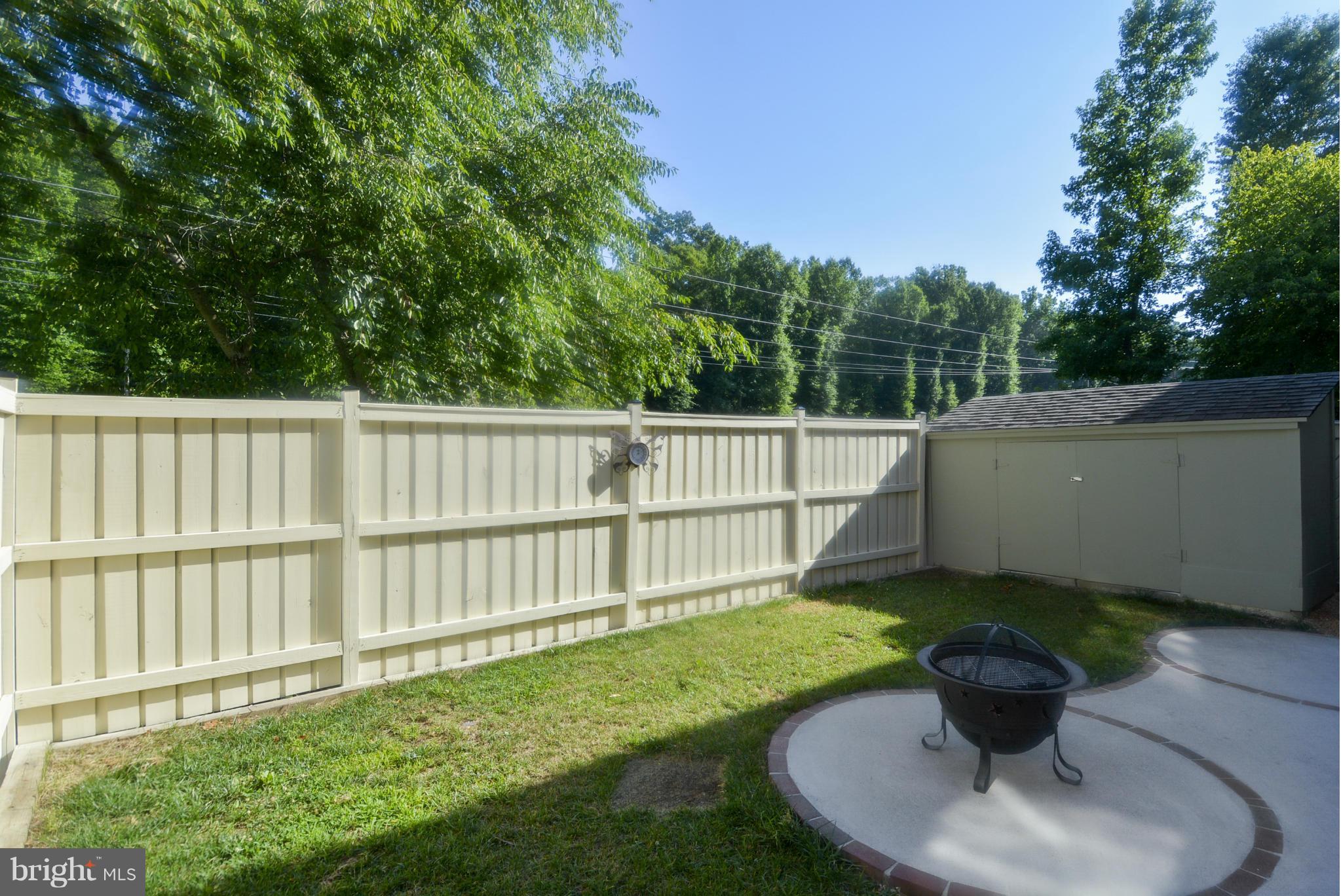 PINEWOOD LAKE - Residential