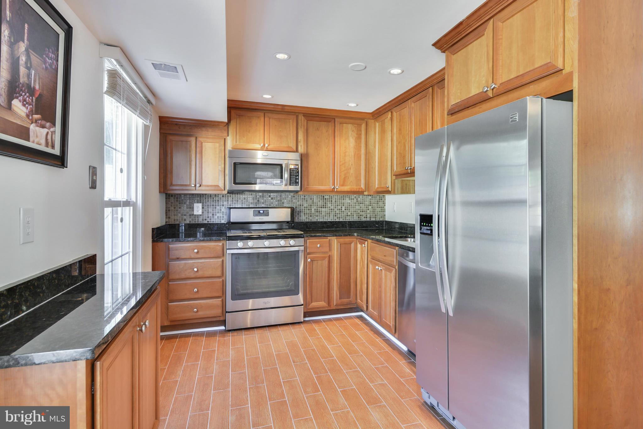 PINEWOOD LAKE - Residential