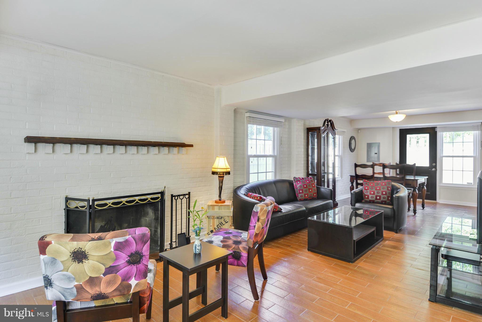 PINEWOOD LAKE - Residential