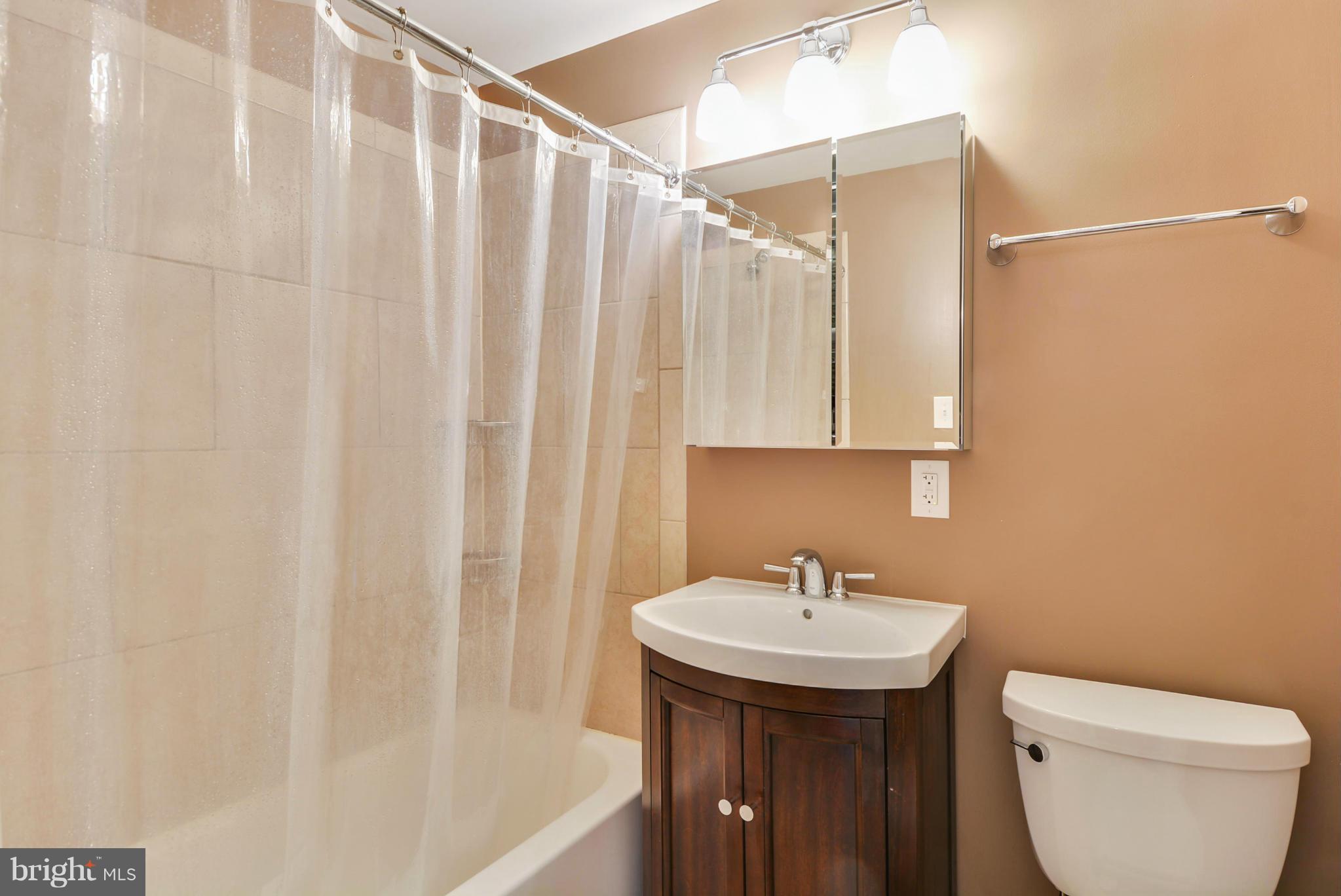 PINEWOOD LAKE - Residential