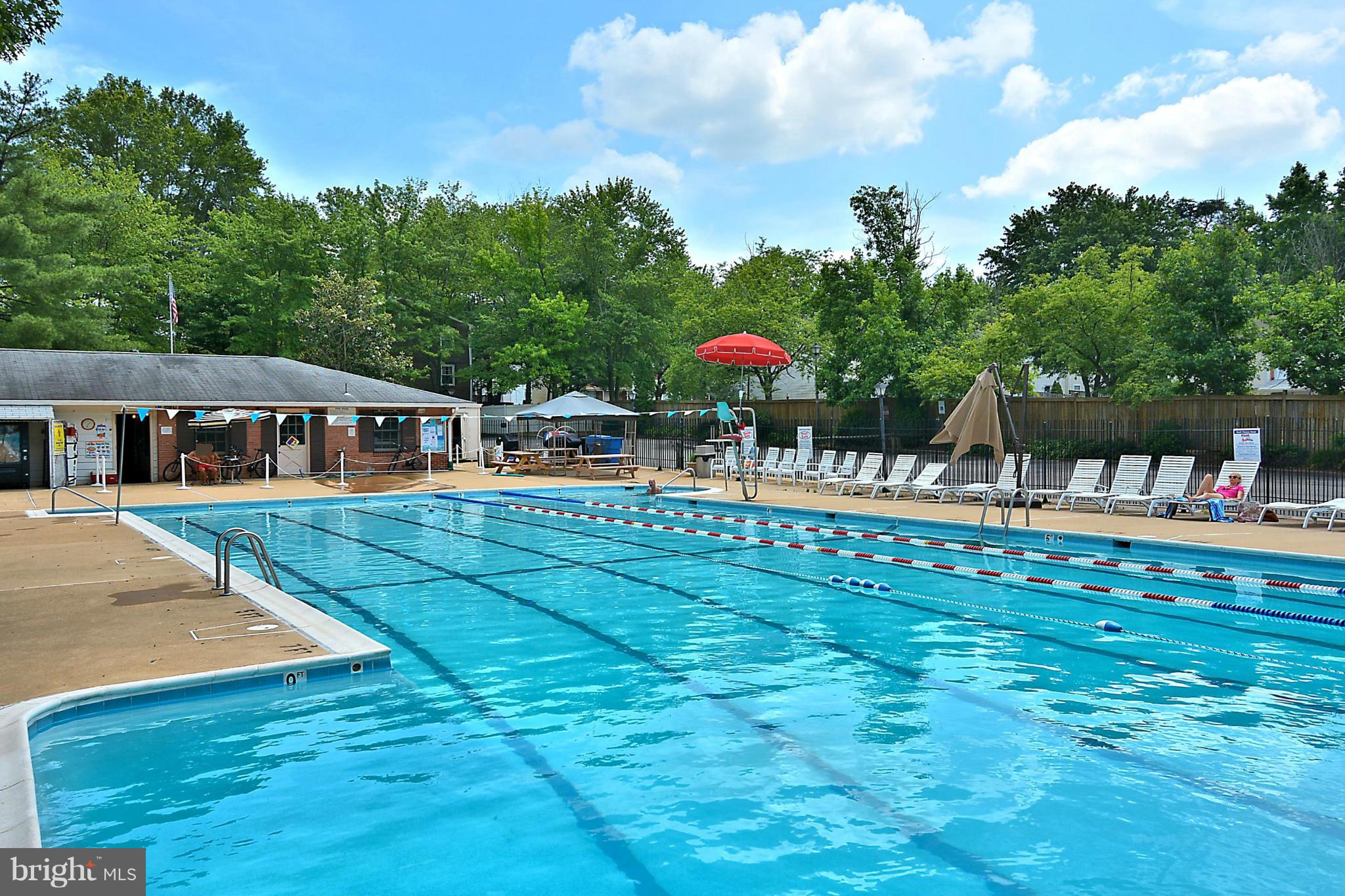 PINEWOOD LAKE - Residential