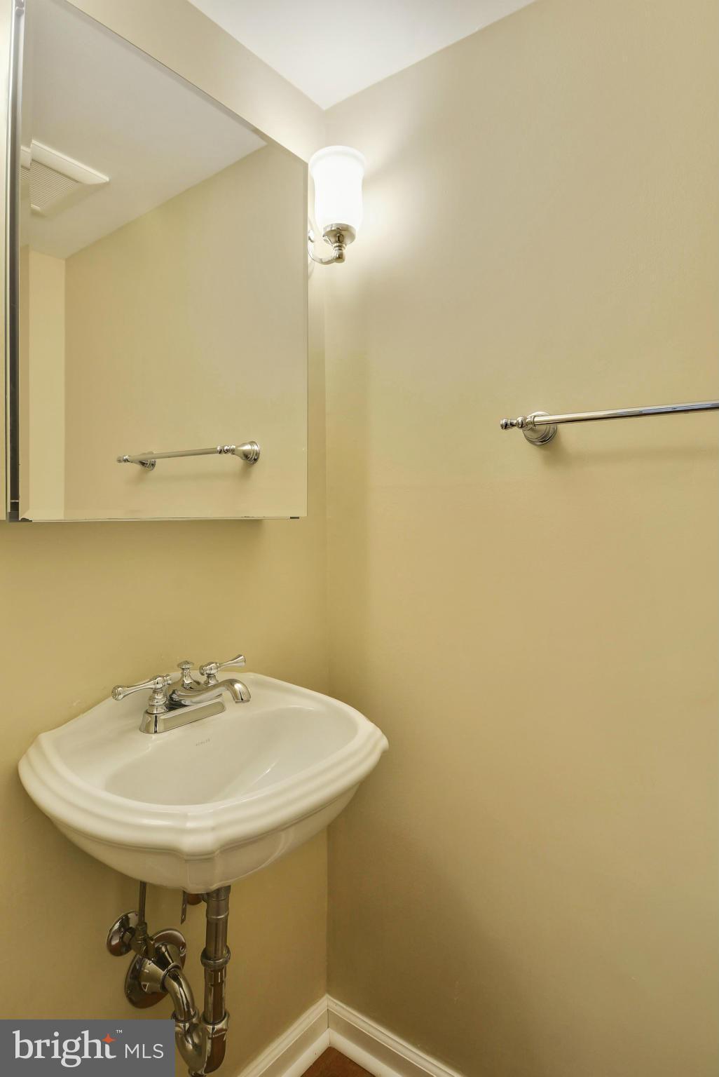 PINEWOOD LAKE - Residential