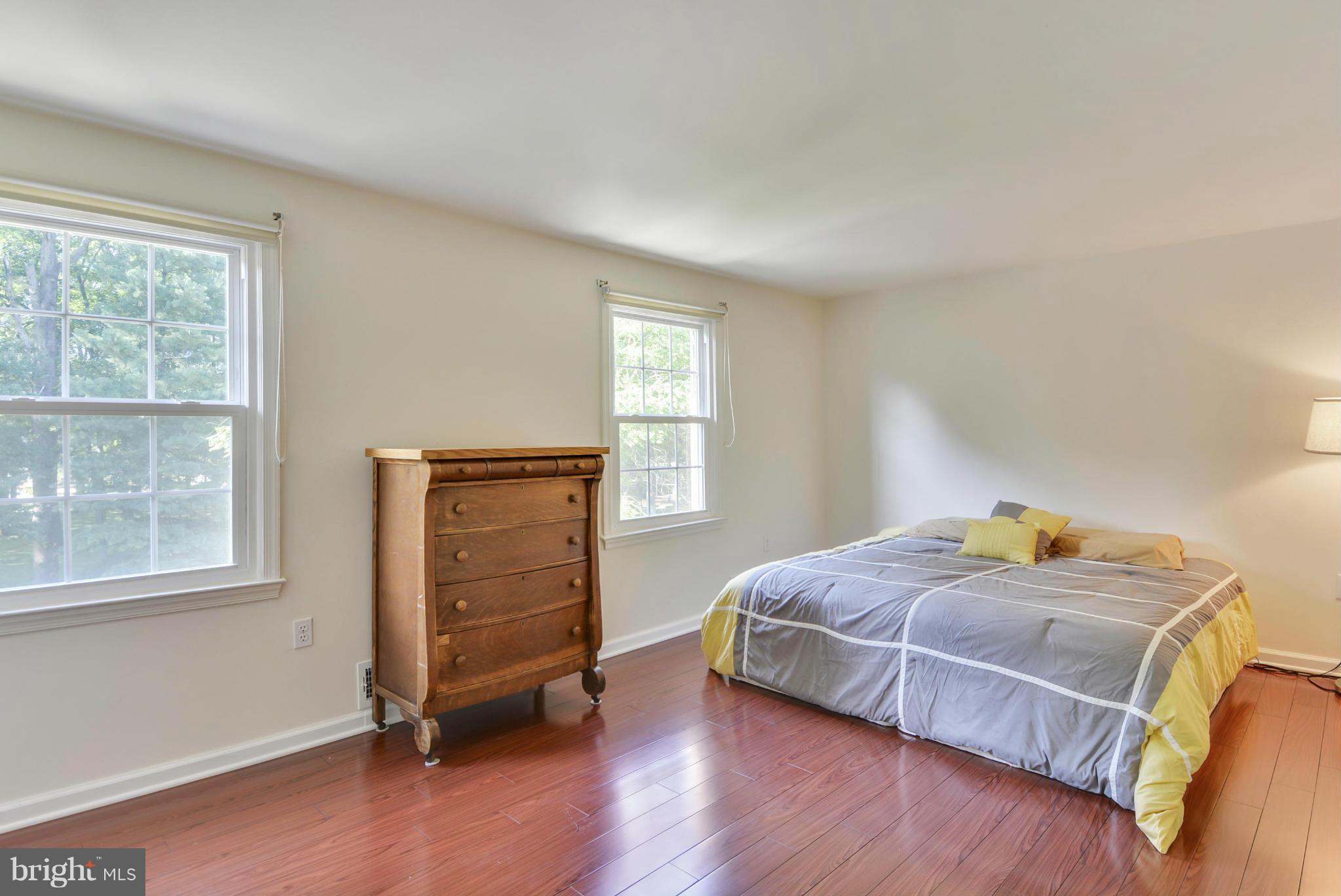 PINEWOOD LAKE - Residential