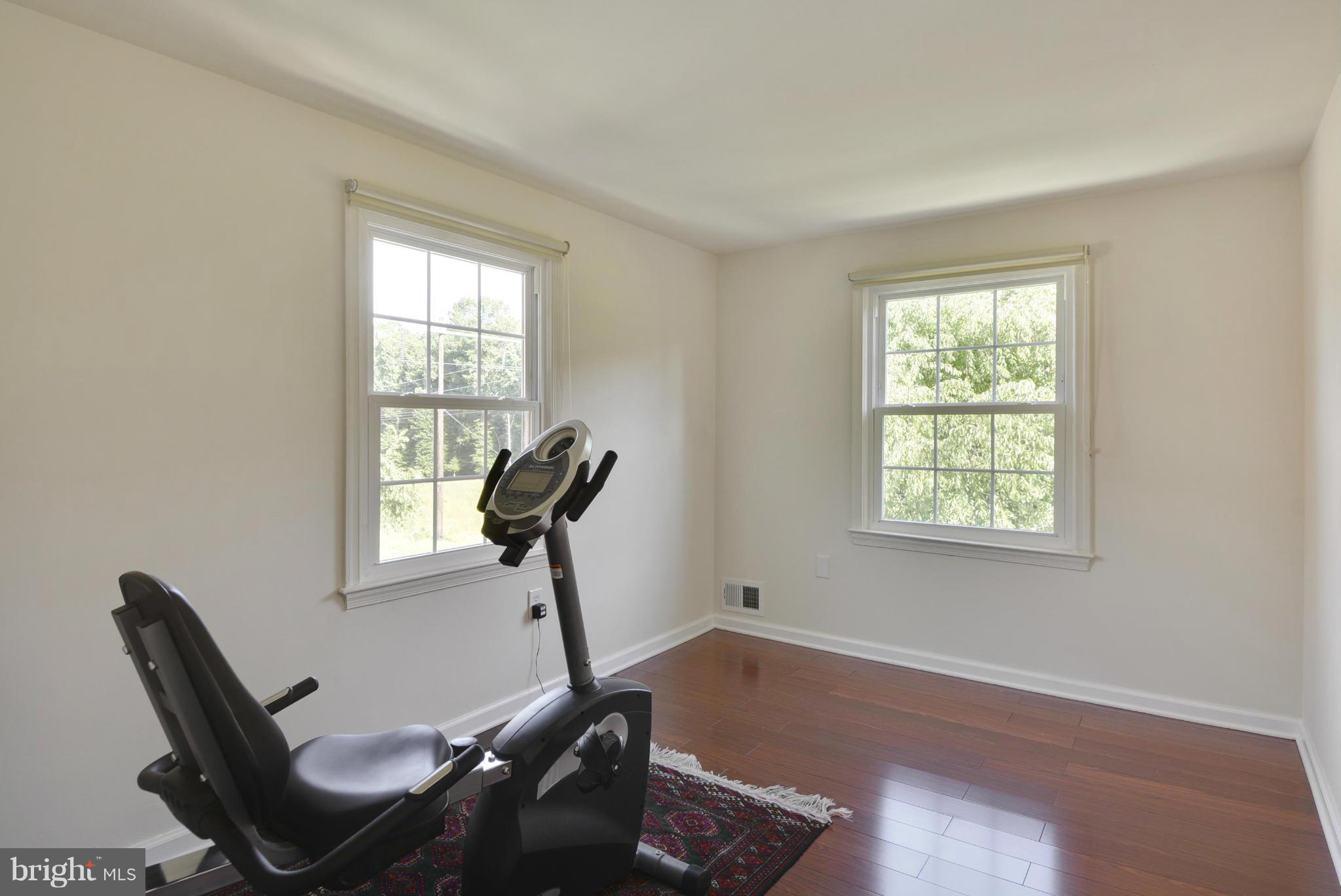 PINEWOOD LAKE - Residential