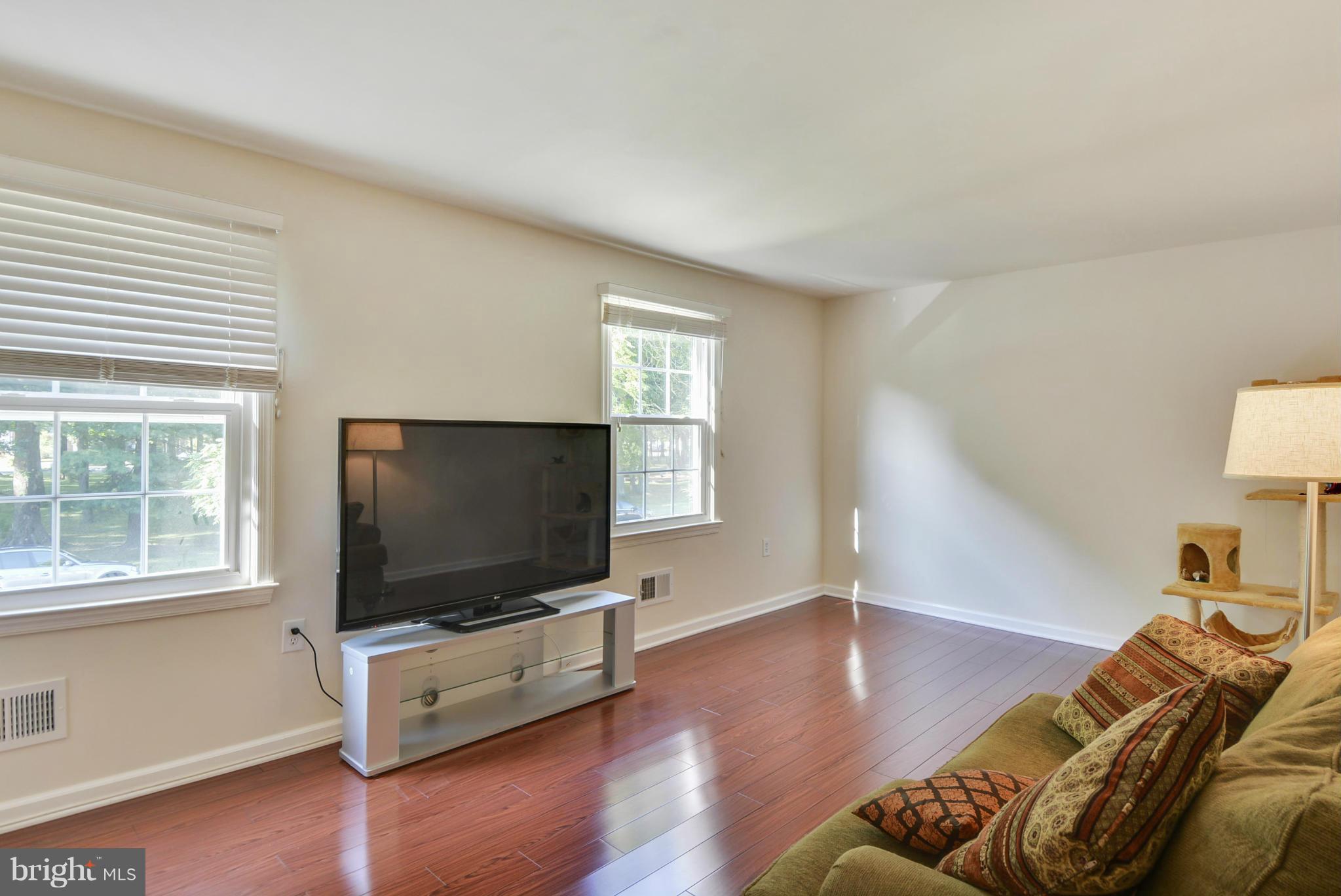 PINEWOOD LAKE - Residential