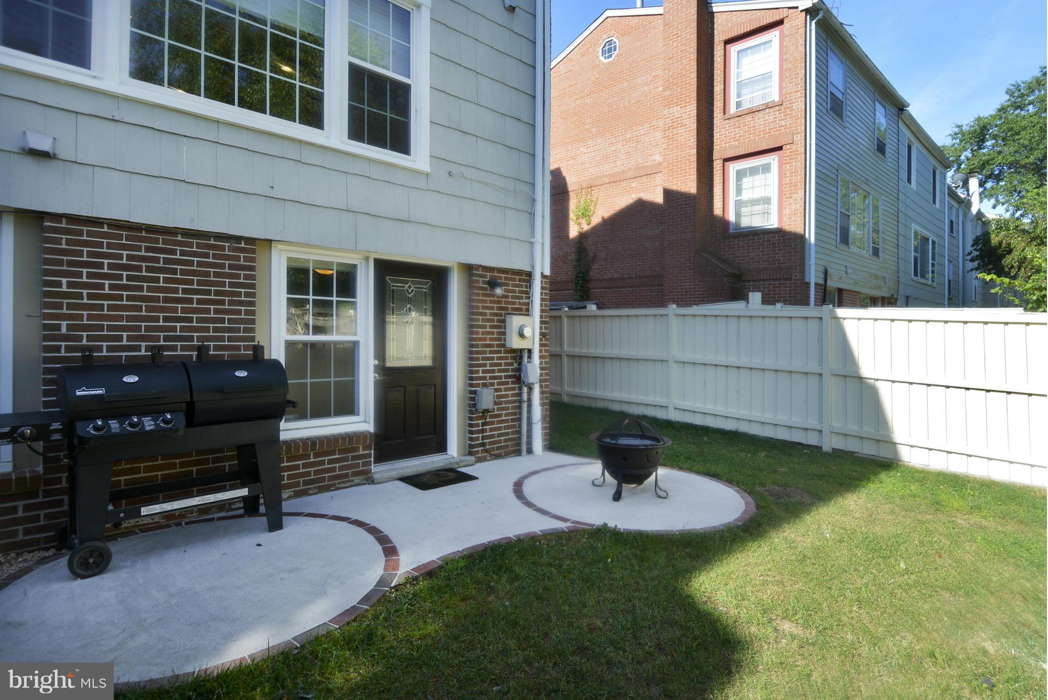 PINEWOOD LAKE - Residential