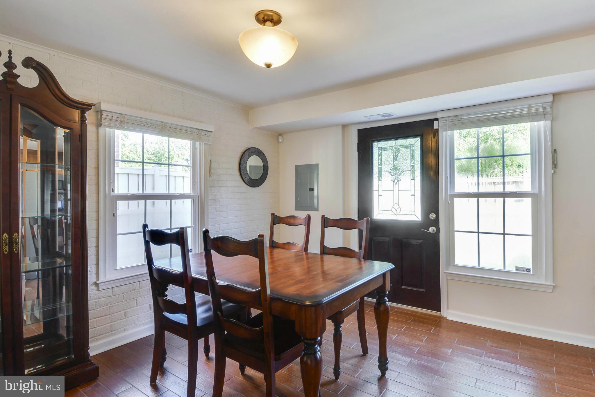 PINEWOOD LAKE - Residential