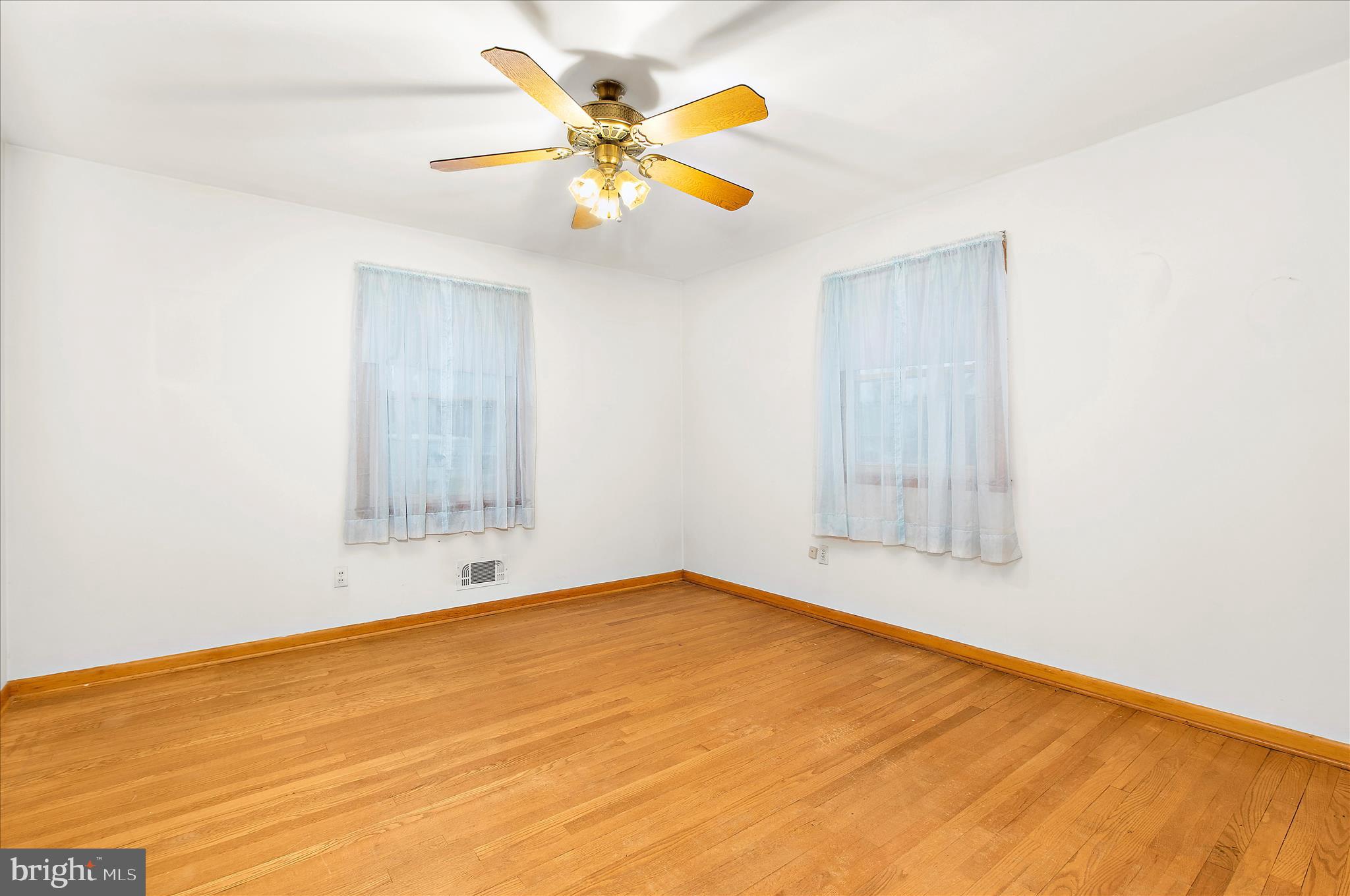 ARUNDEL GARDENS - Residential