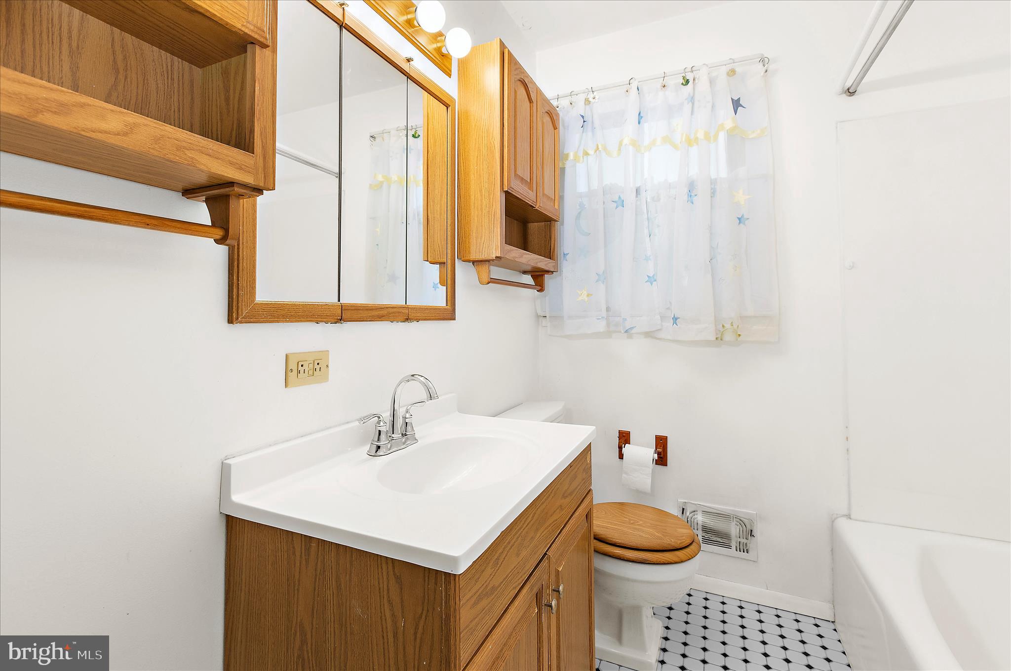 ARUNDEL GARDENS - Residential