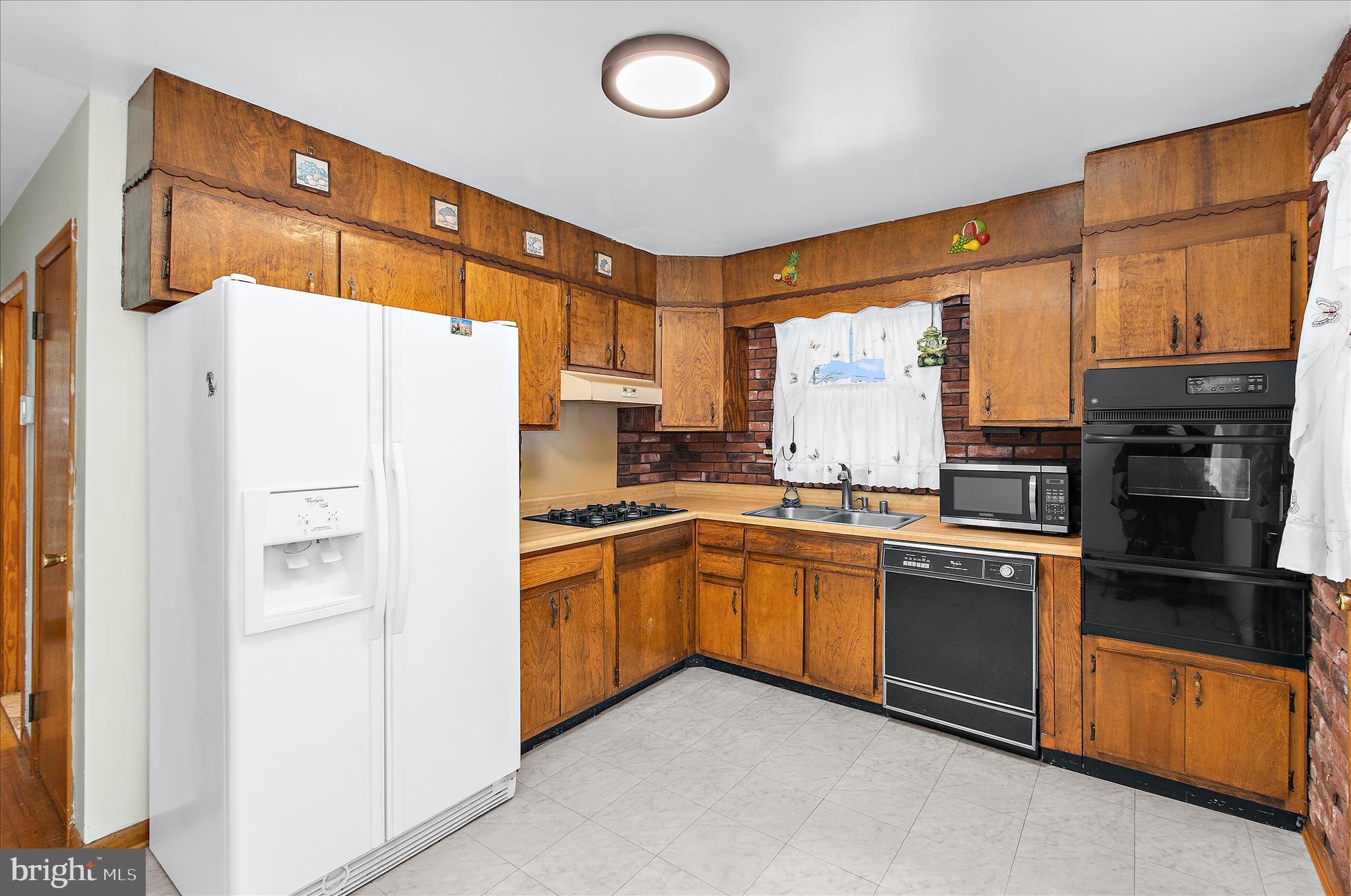 ARUNDEL GARDENS - Residential