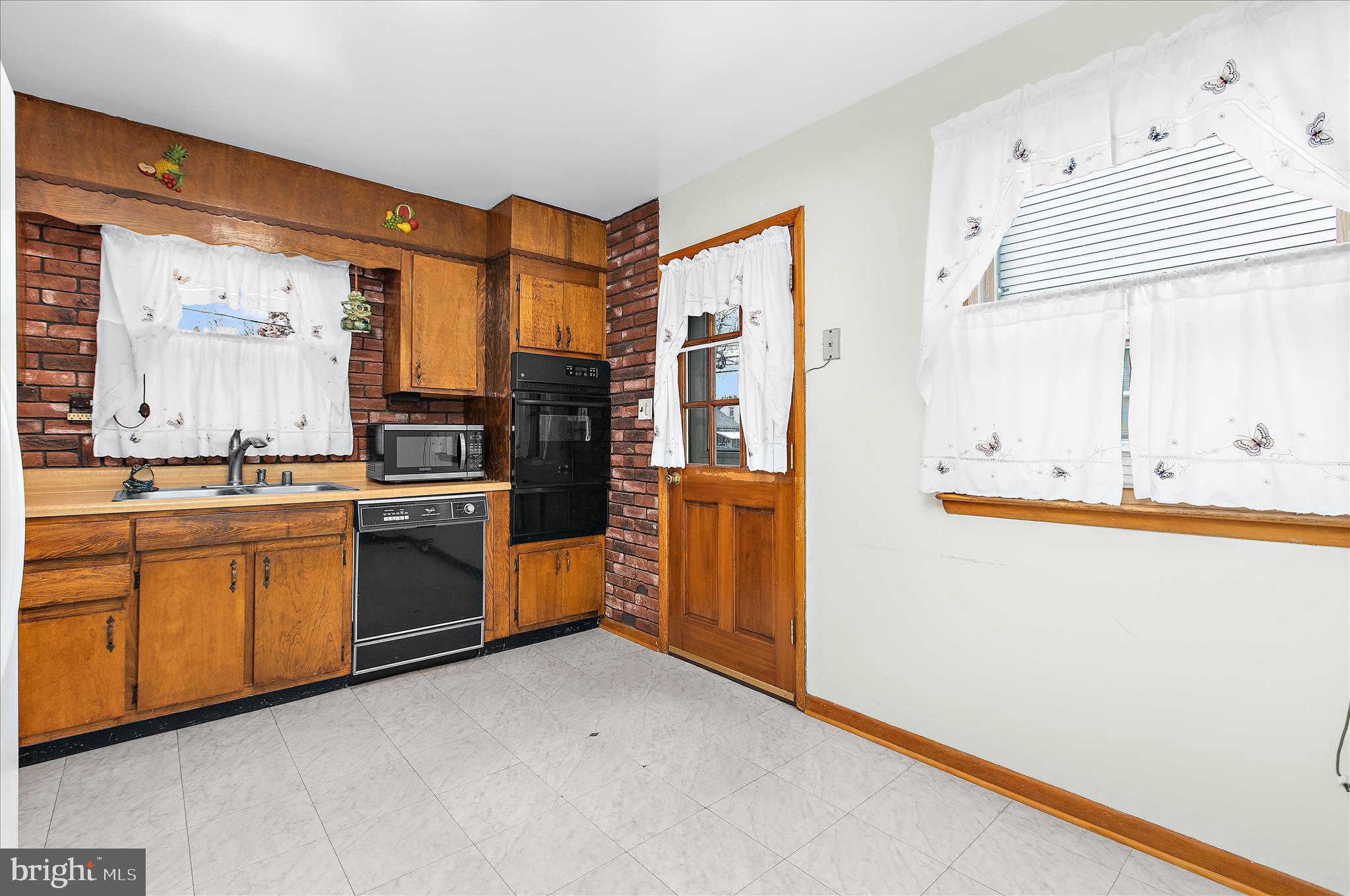 ARUNDEL GARDENS - Residential