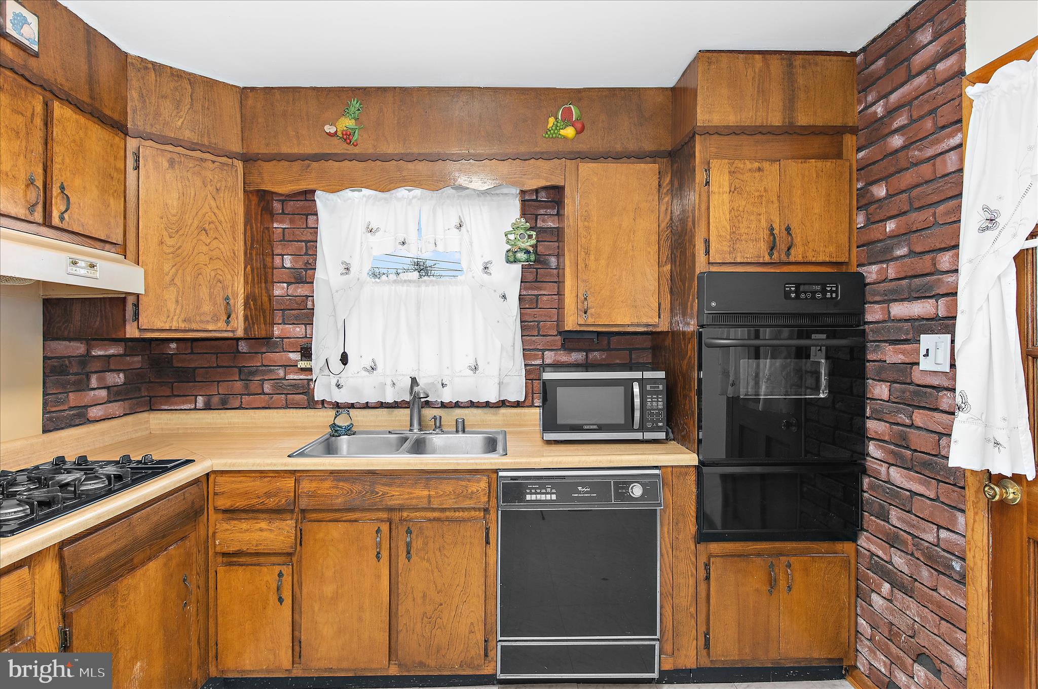 ARUNDEL GARDENS - Residential