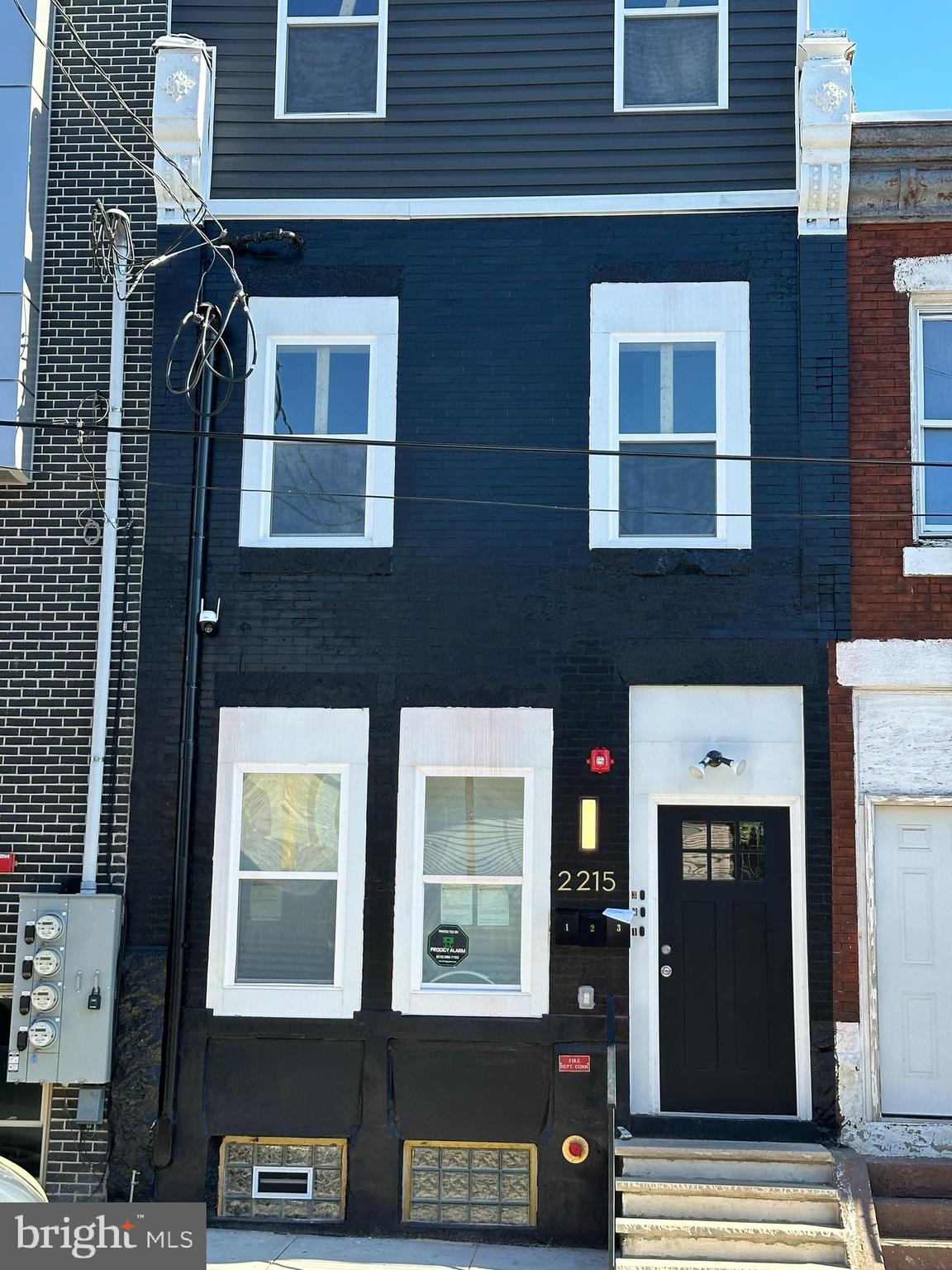 Welcome to this beautifully remodeled triplex in the temple area. This property features shaker cabinets and granite countertops for each unit. All the modern bathrooms are wall to floor ceramic tile in the walk-in showers.