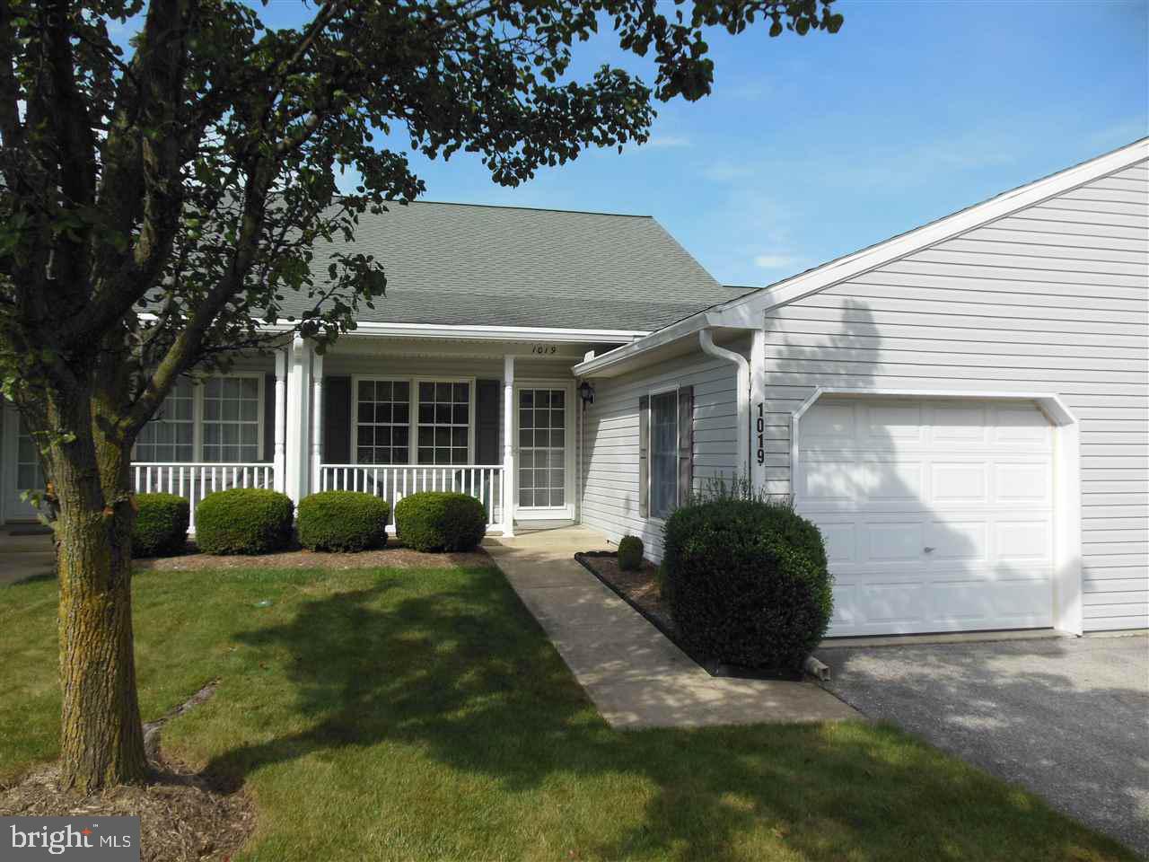 LONGSTOWN VILLAGE - Residential