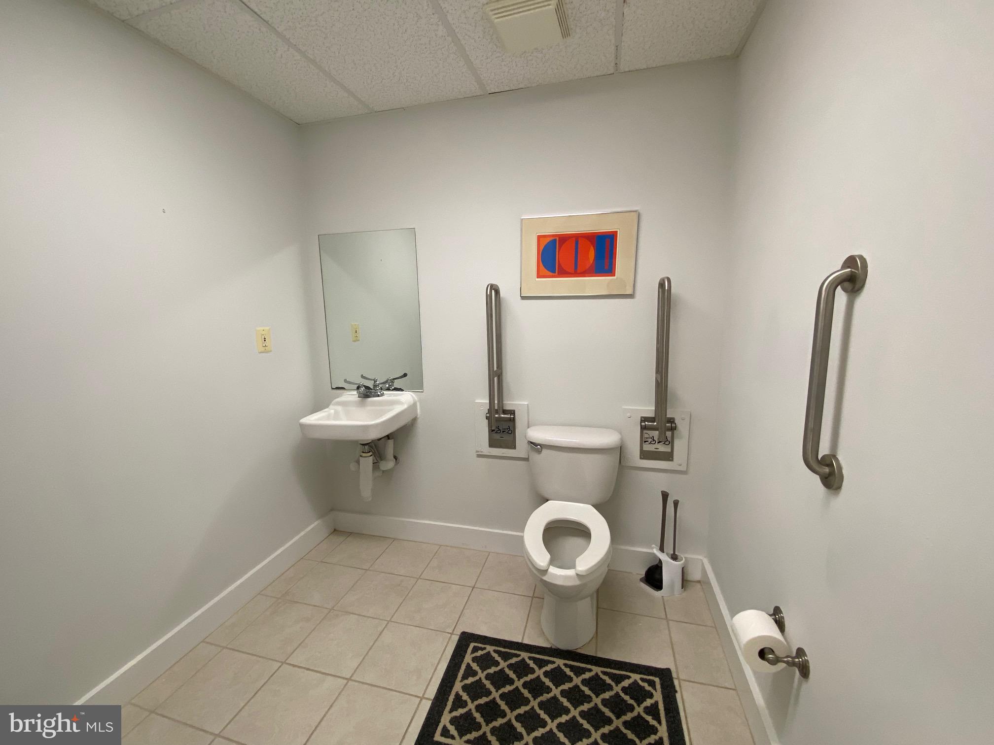 OLD DOMINION SQUARE CONDOMINIUMS - Commercial Lease