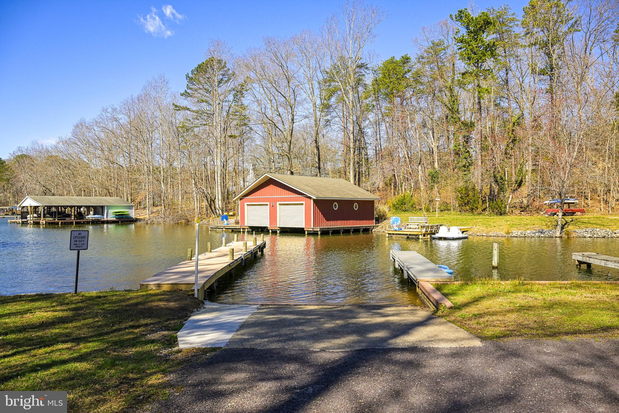 LAKESIDE WOODS - Residential