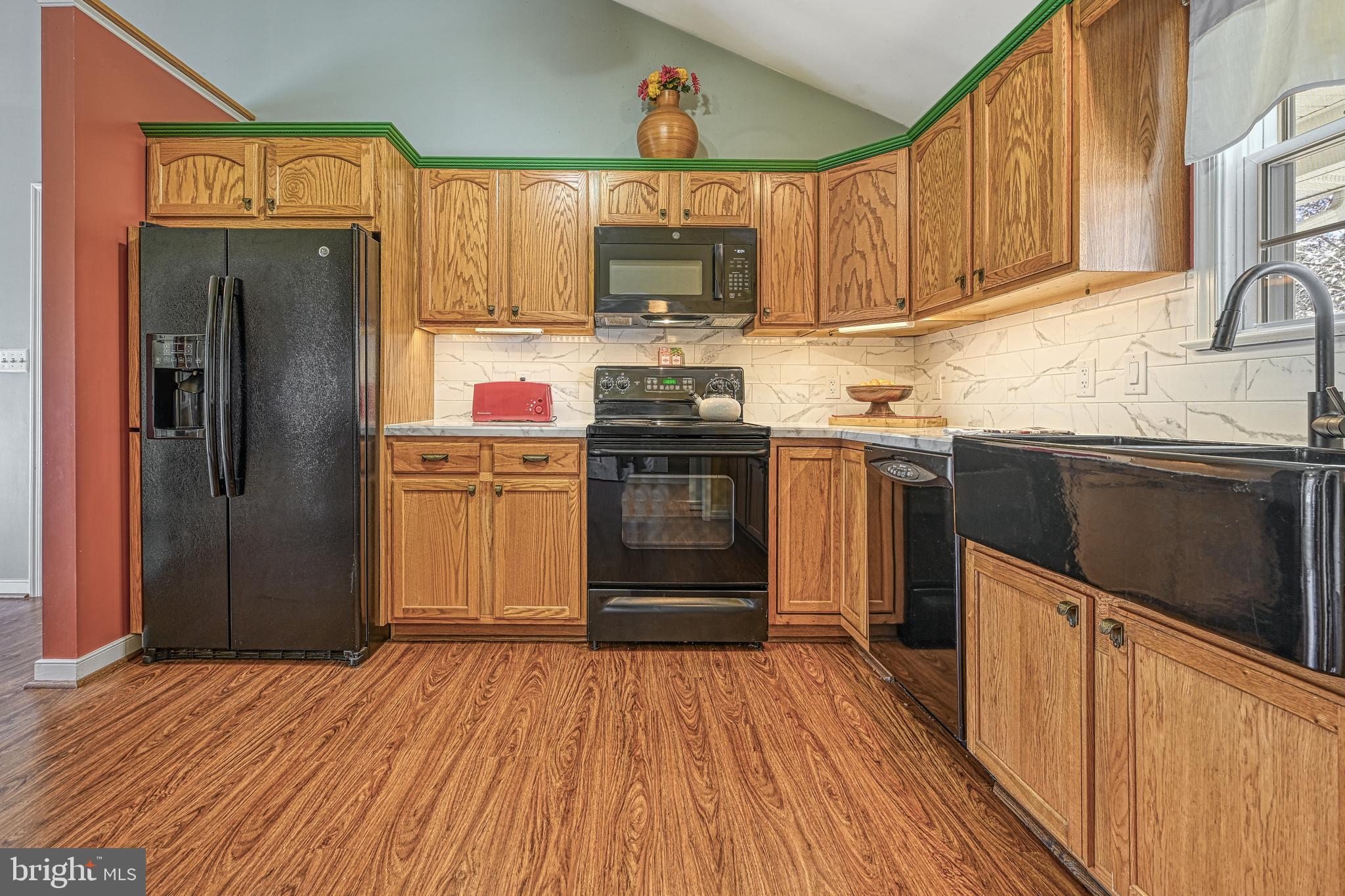 LAKESIDE WOODS - Residential