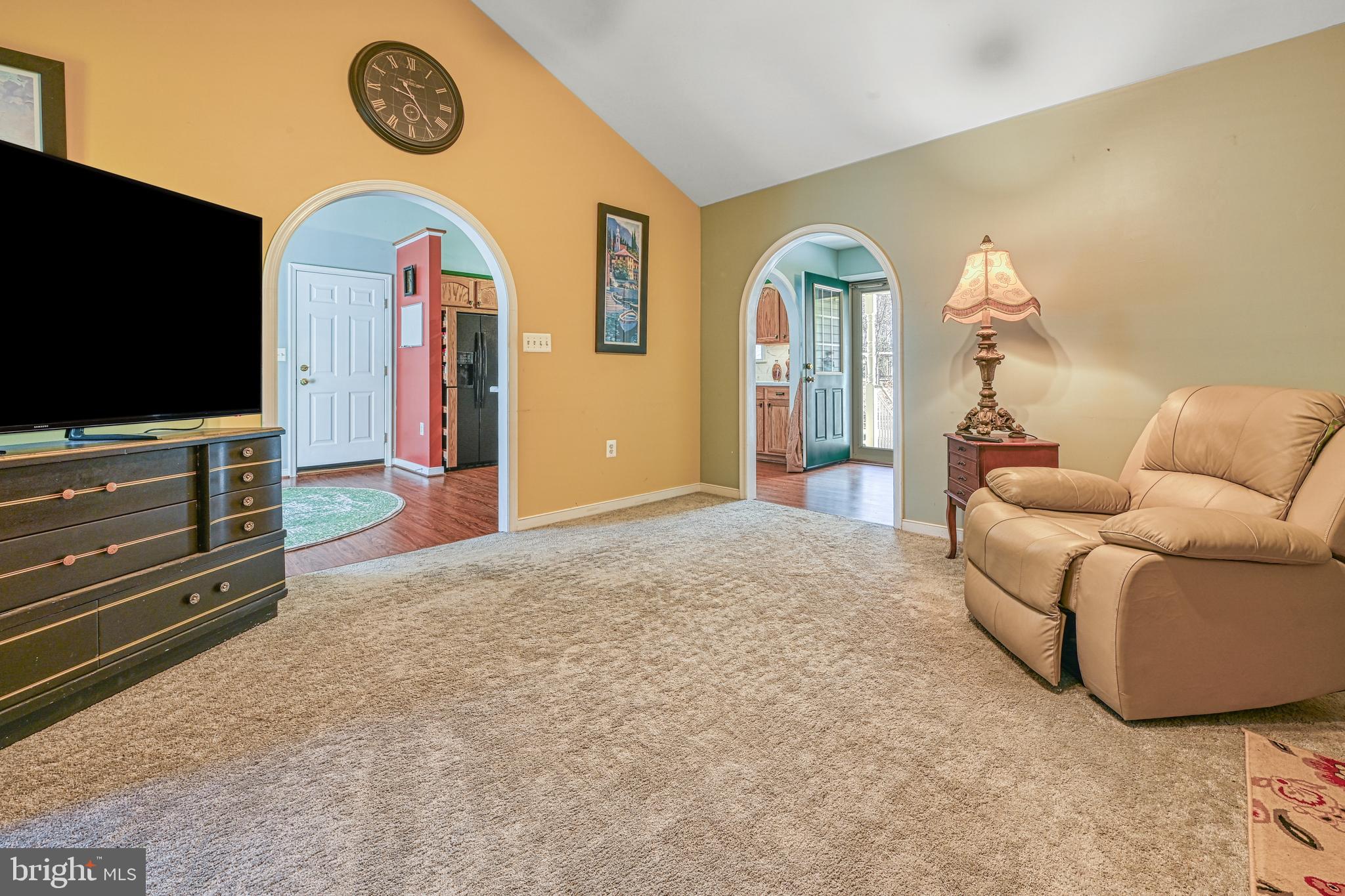 LAKESIDE WOODS - Residential