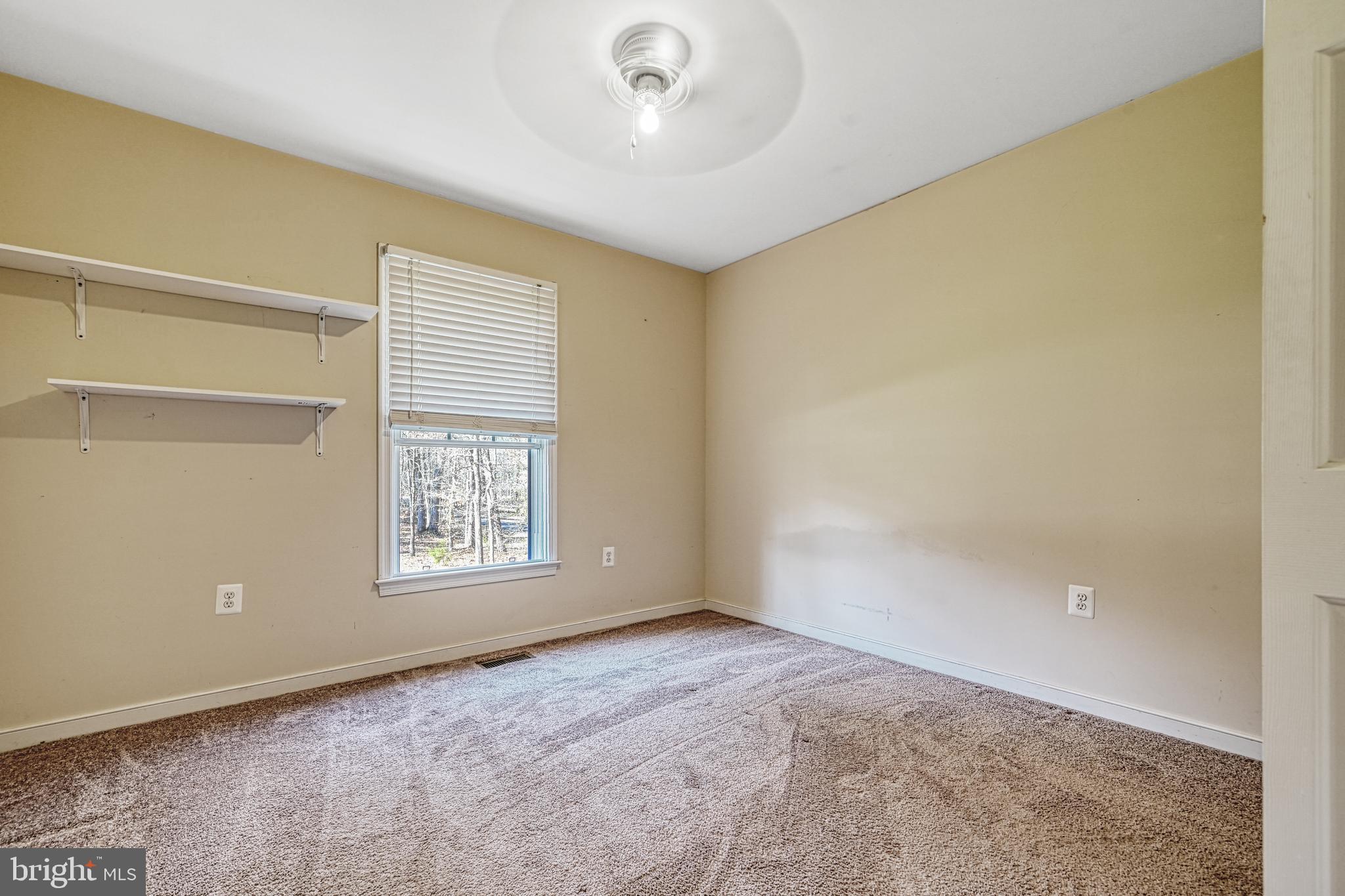 LAKESIDE WOODS - Residential