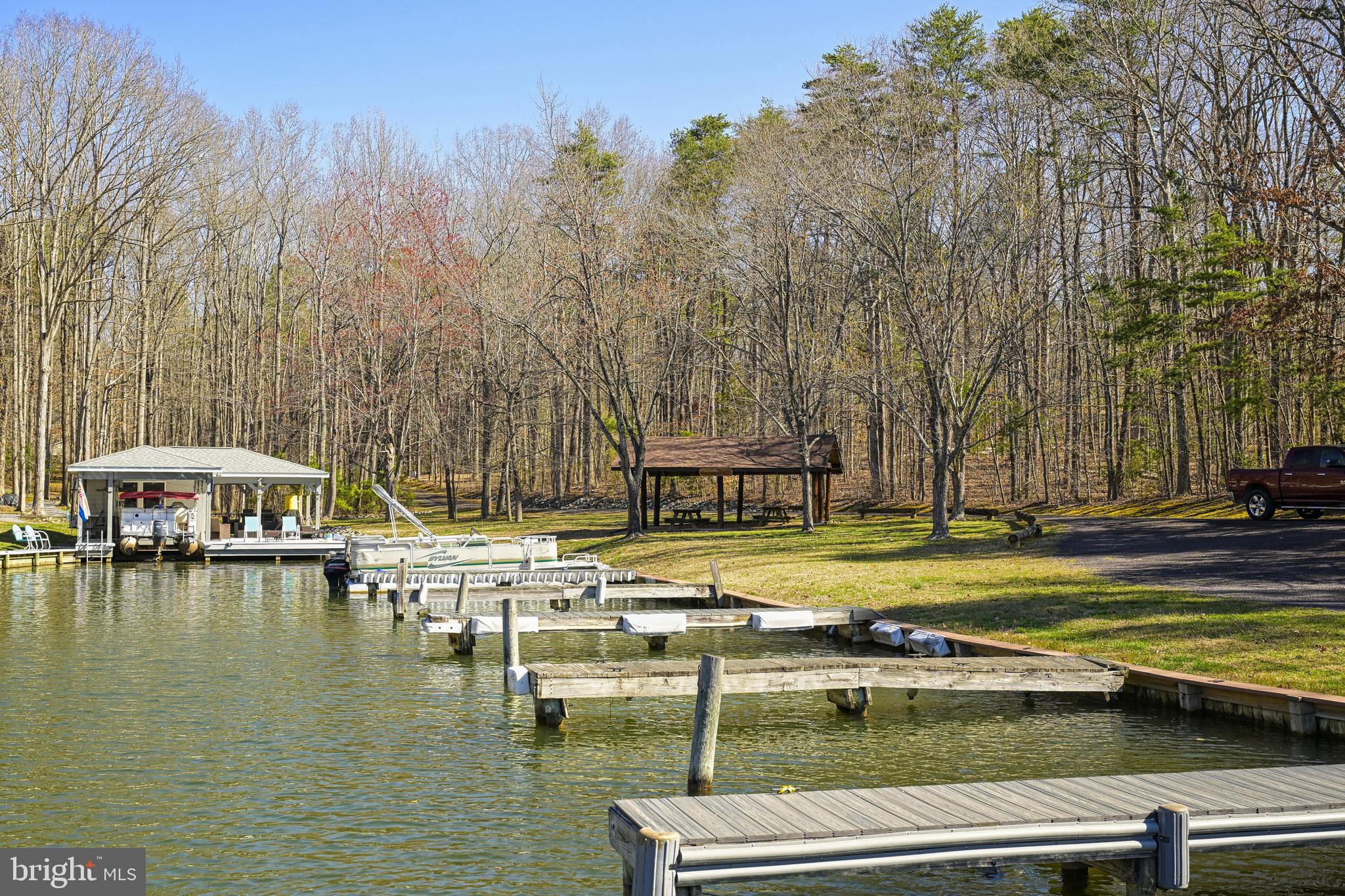 LAKESIDE WOODS - Residential
