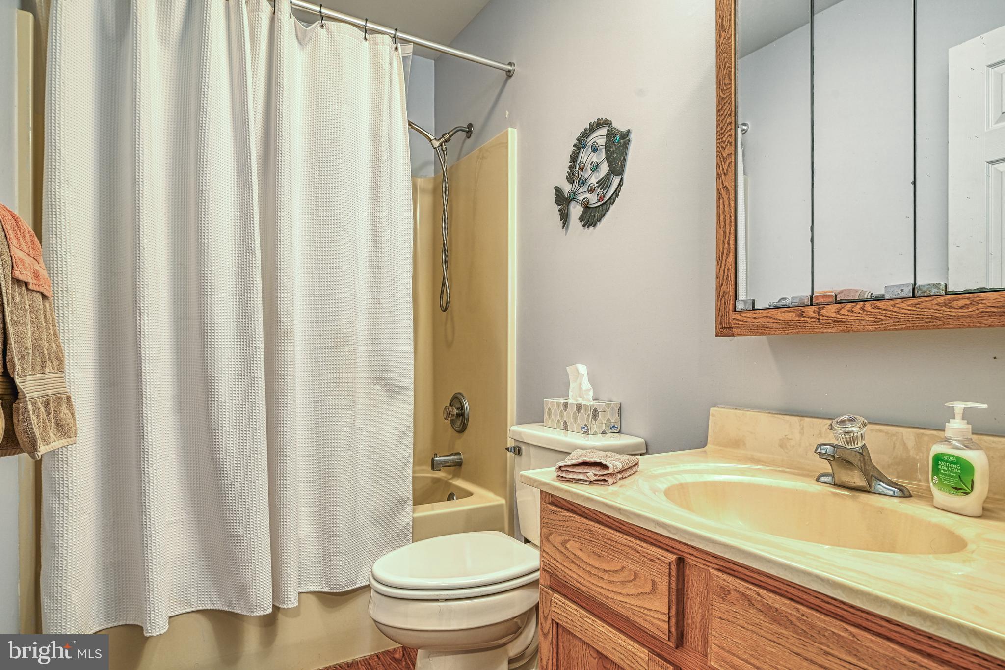 LAKESIDE WOODS - Residential