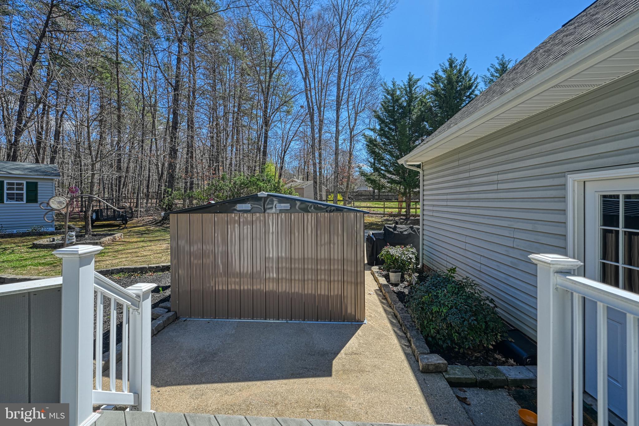 LAKESIDE WOODS - Residential