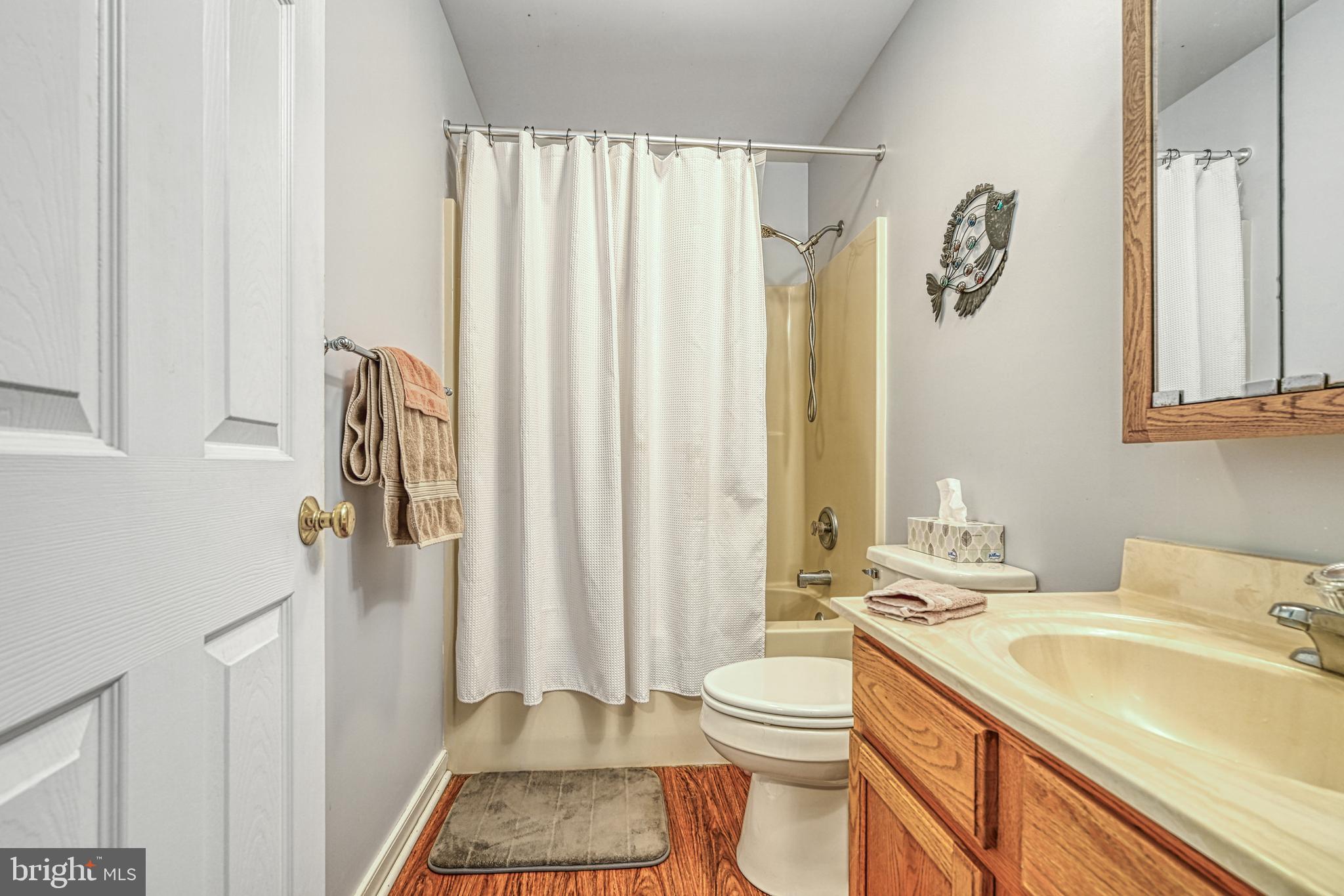 LAKESIDE WOODS - Residential