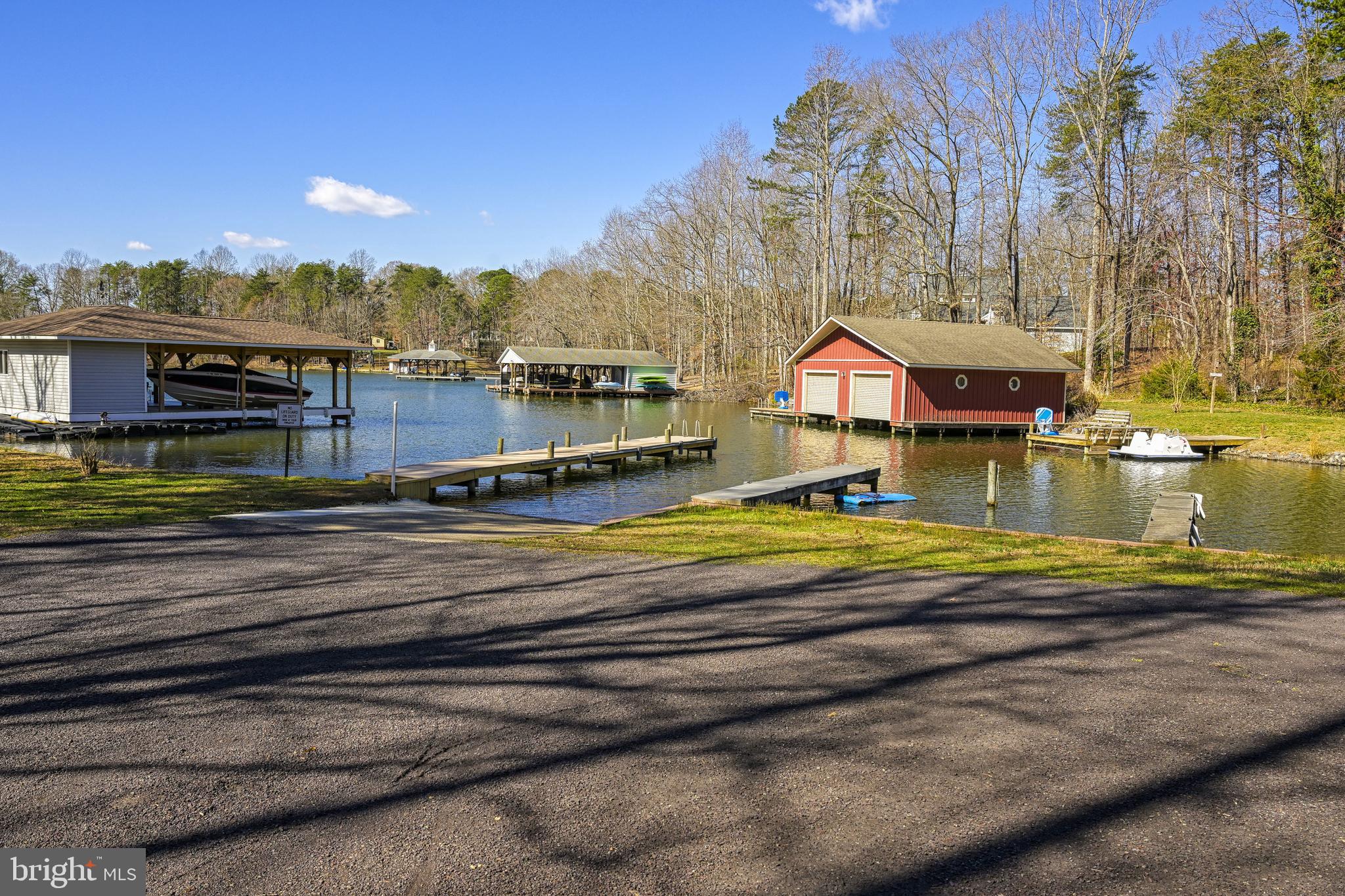 LAKESIDE WOODS - Residential