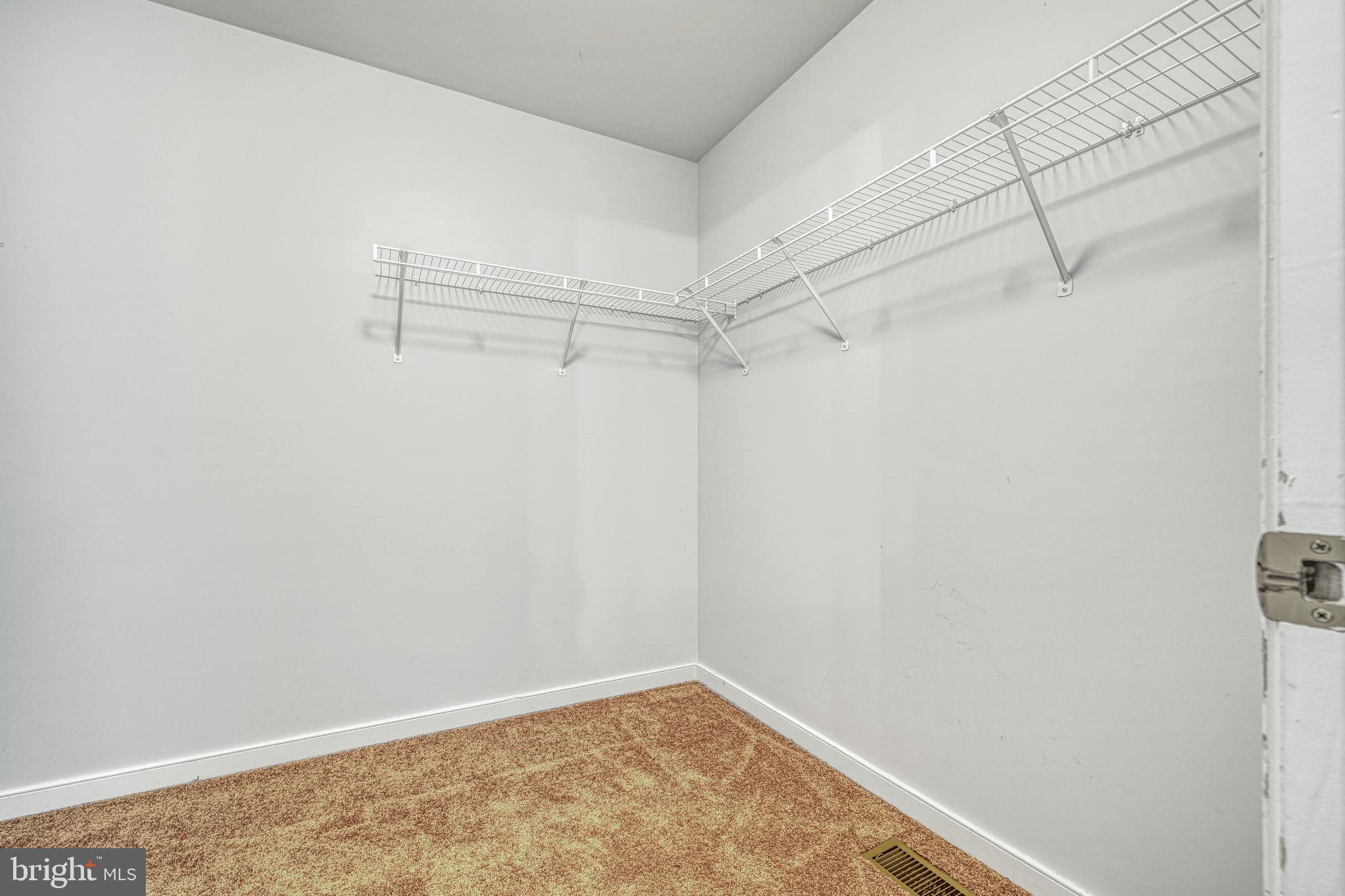 LAKESIDE WOODS - Residential