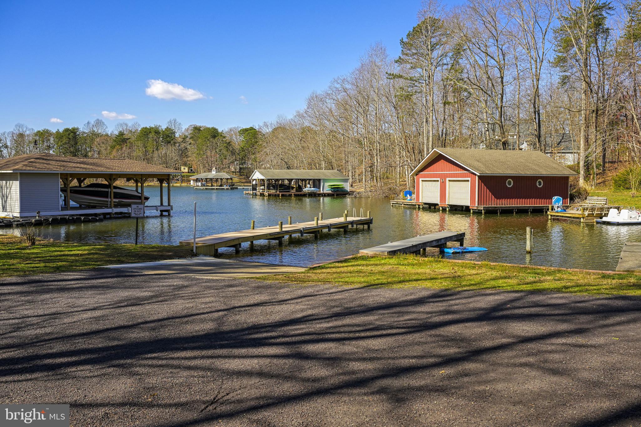 LAKESIDE WOODS - Residential