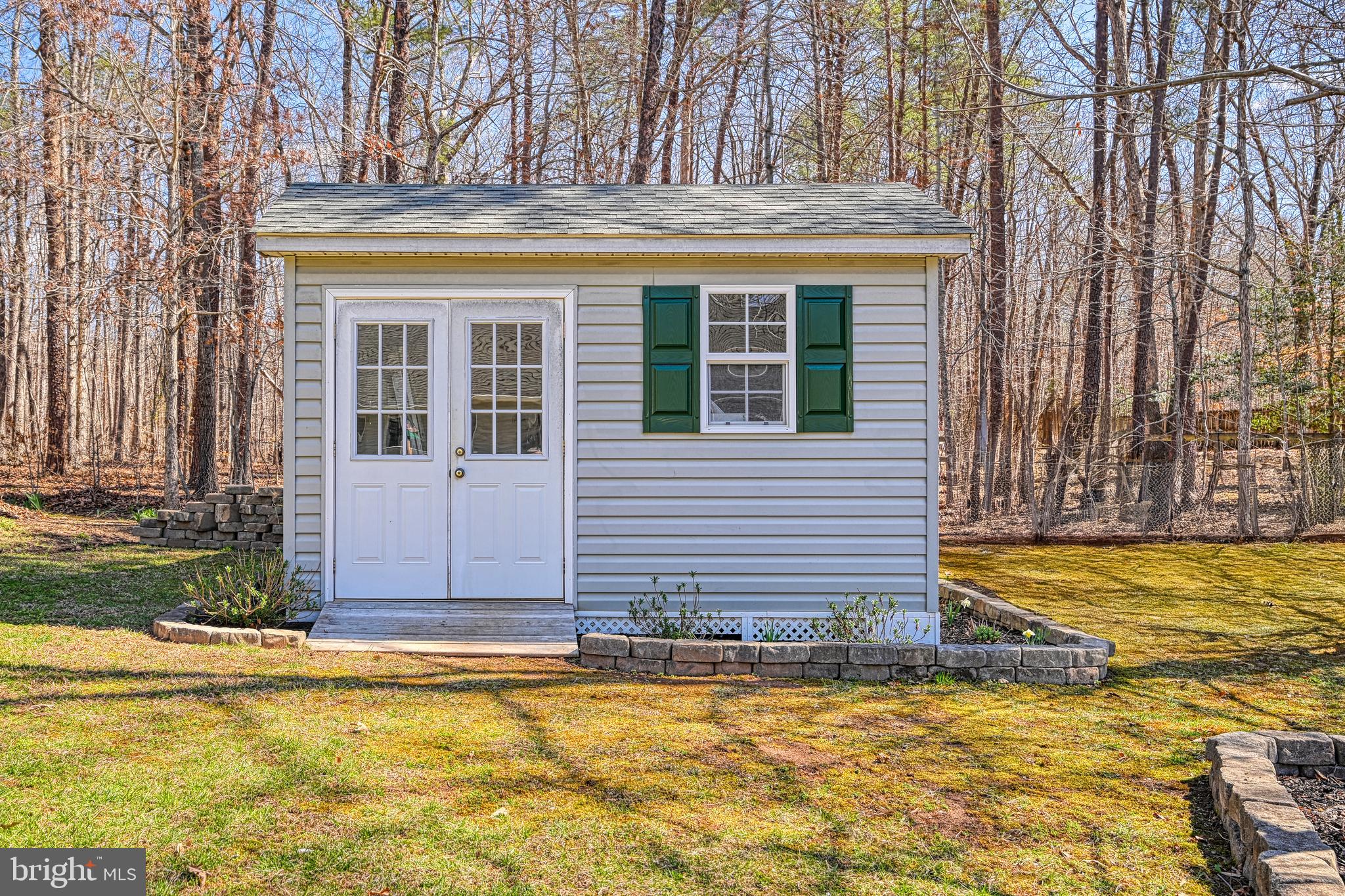 LAKESIDE WOODS - Residential