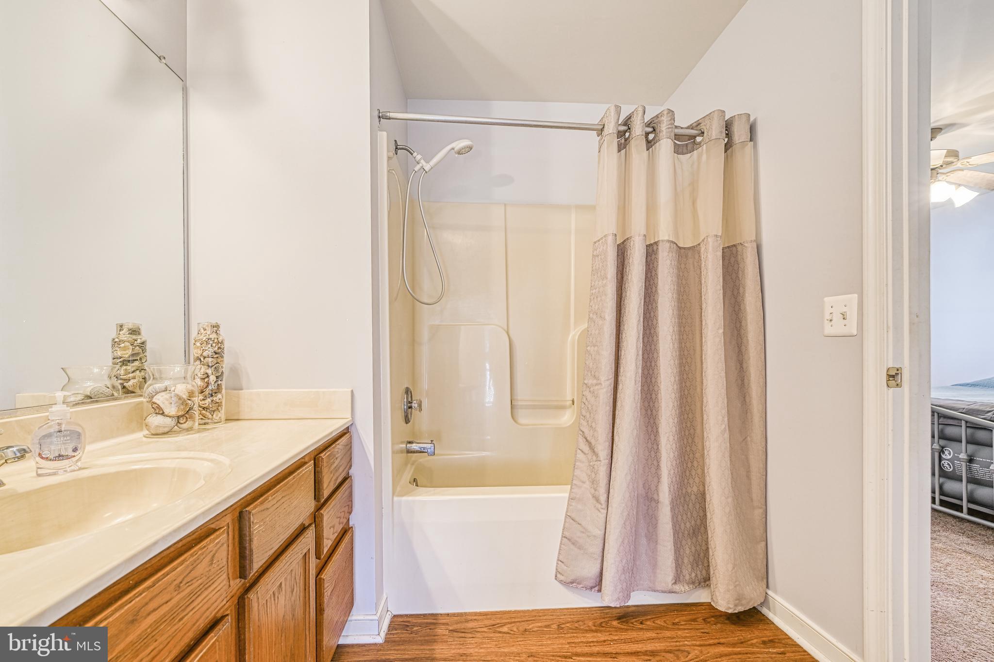 LAKESIDE WOODS - Residential