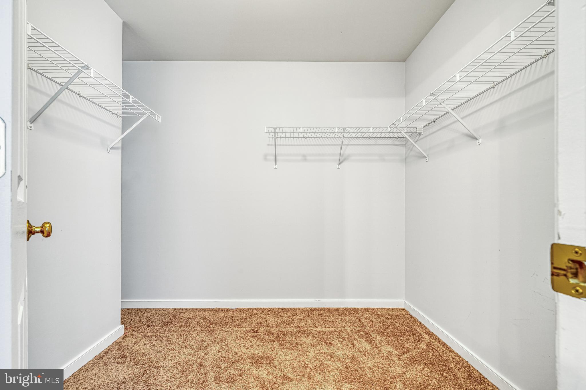 LAKESIDE WOODS - Residential