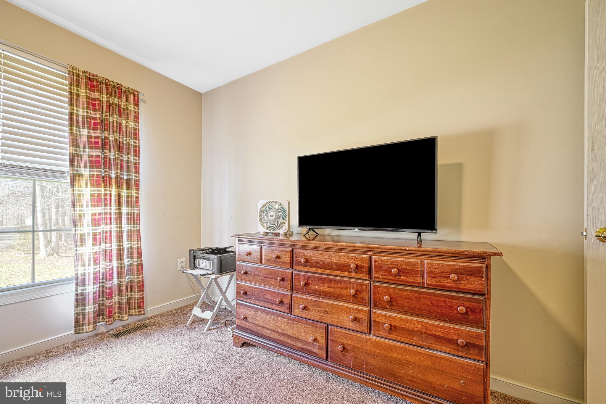 LAKESIDE WOODS - Residential